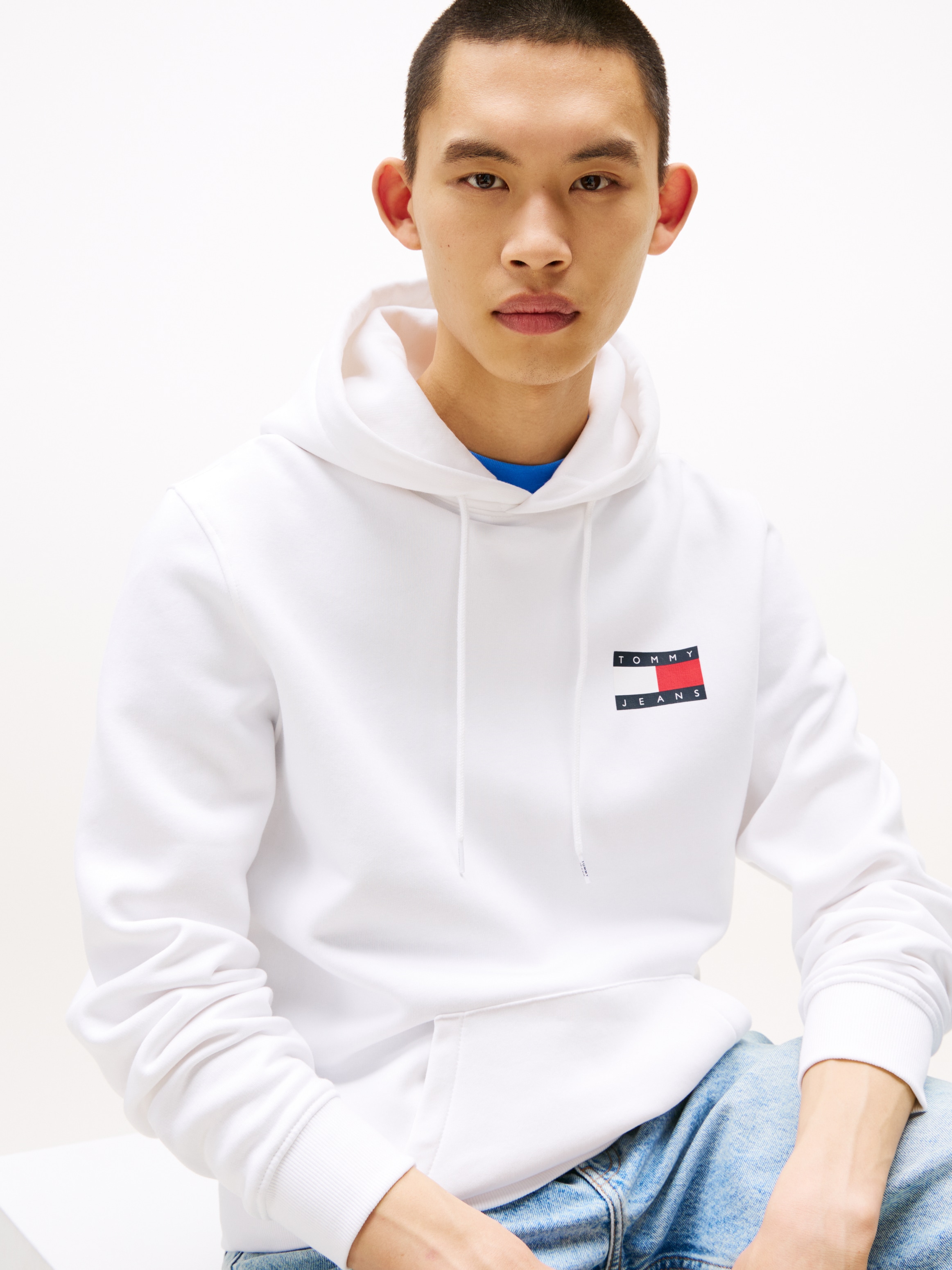 Tommy Jeans Sweatshirt "TJM REG ESSENTIAL FLAG HOOD EXT", mit bedruckten Ma günstig online kaufen