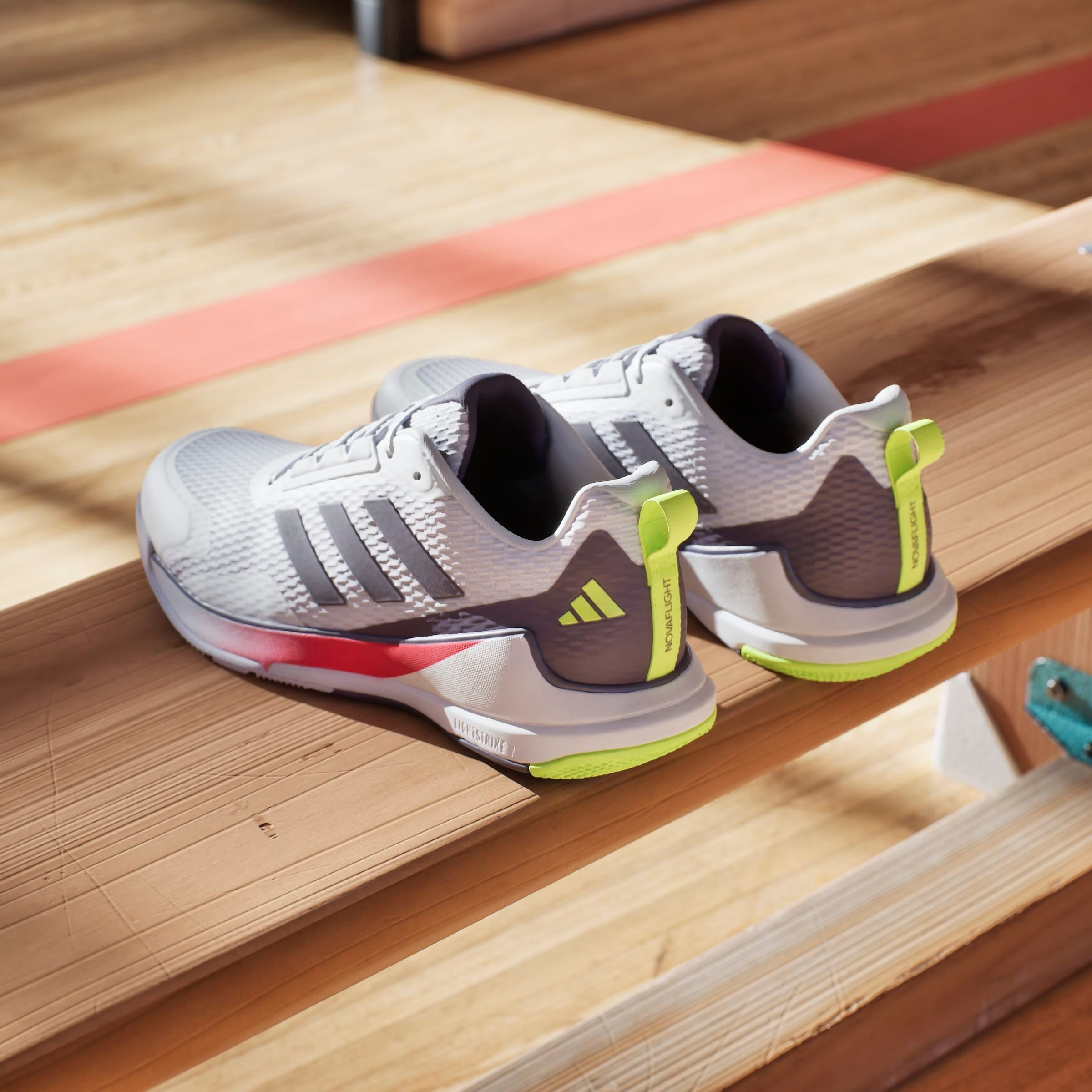 adidas Performance Hallenschuh »NOVAFLIGHT 2 INDOOR«, besonders geeignet für Volleyball