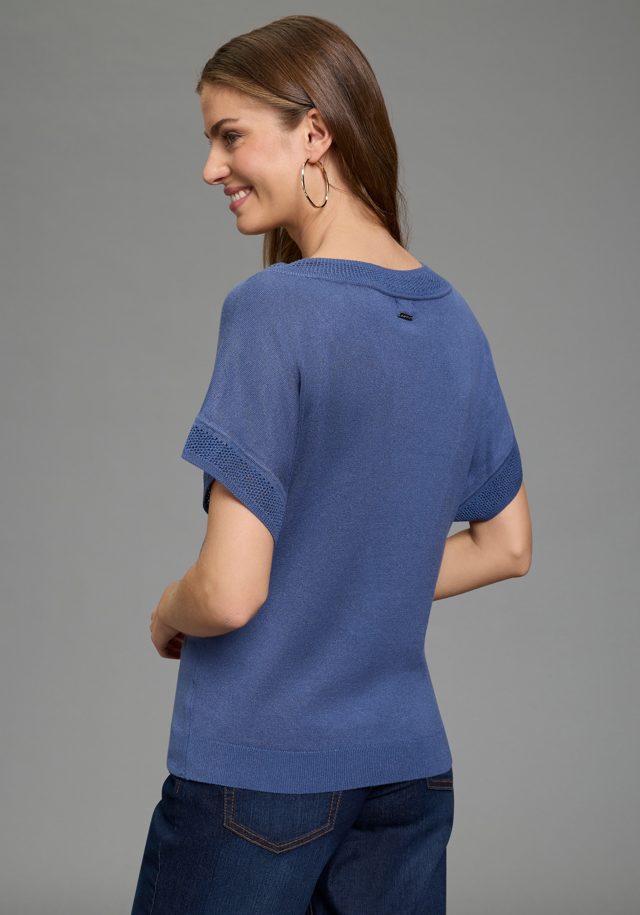 Laura Scott Kurzarmpullover »im sommerlichen Tshirt Schnitt« mit dezentem Ajourmuster als Ausschnitt-Detail