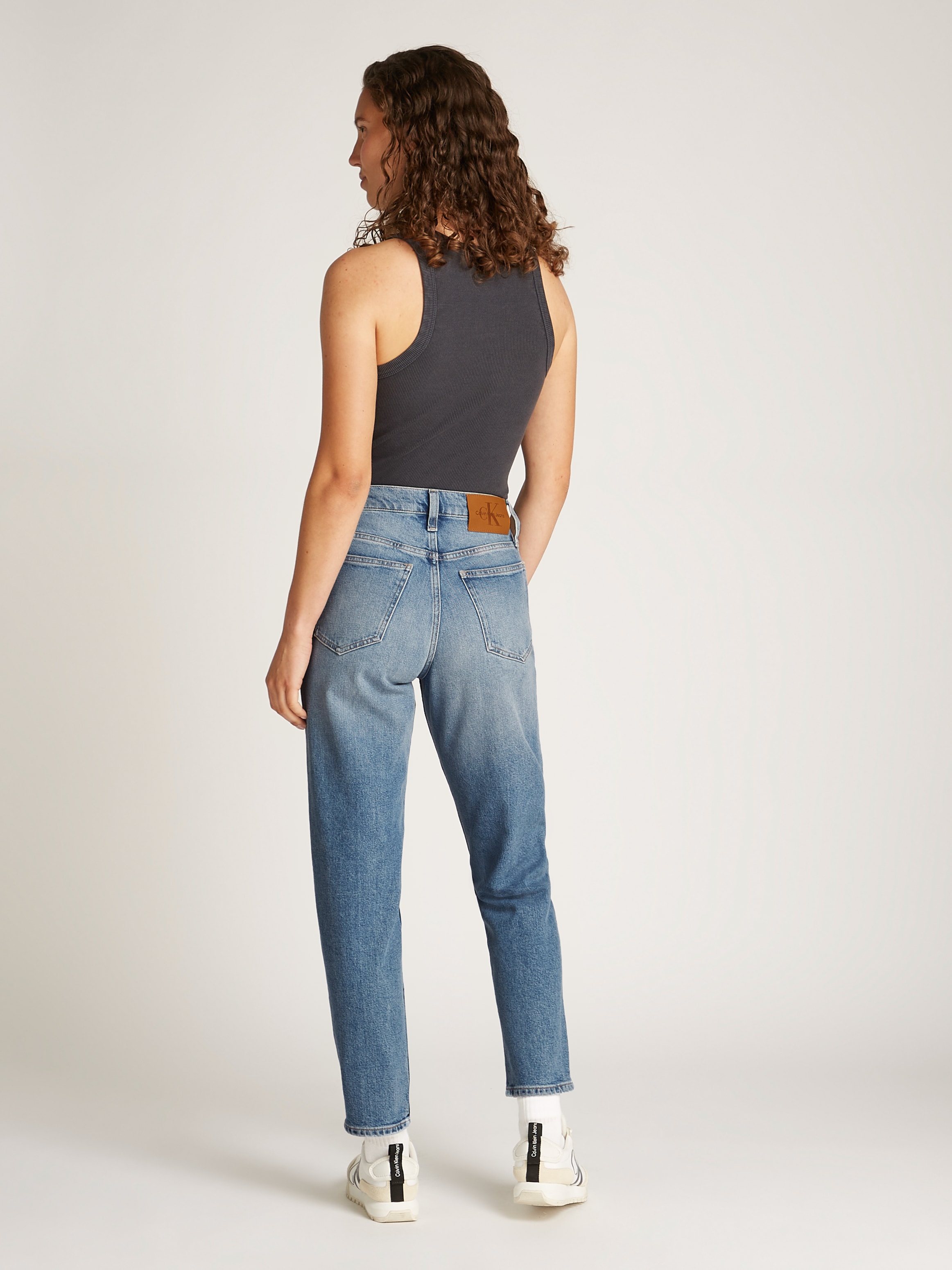 Calvin Klein Jeans Mom-Jeans »MOM JEAN«, mit offener Knopfleiste