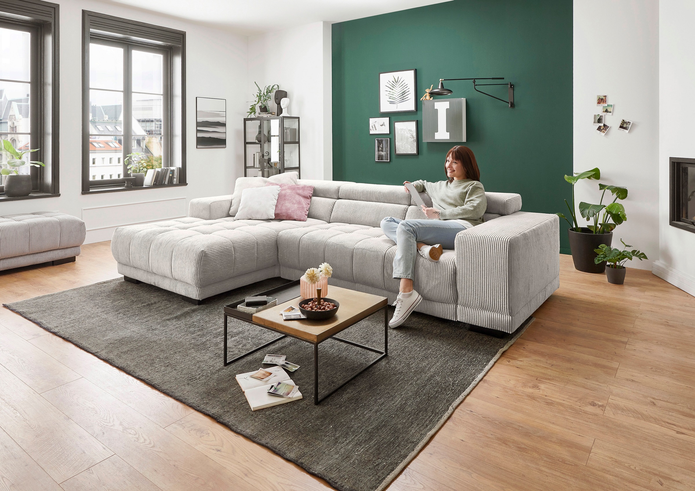 Die PlanBar Ecksofa »MP-IN15053 L-Form schmaler Schenkel«, mit Kopfteilverstellung, wahlweise mit manueller Vorziehbank
