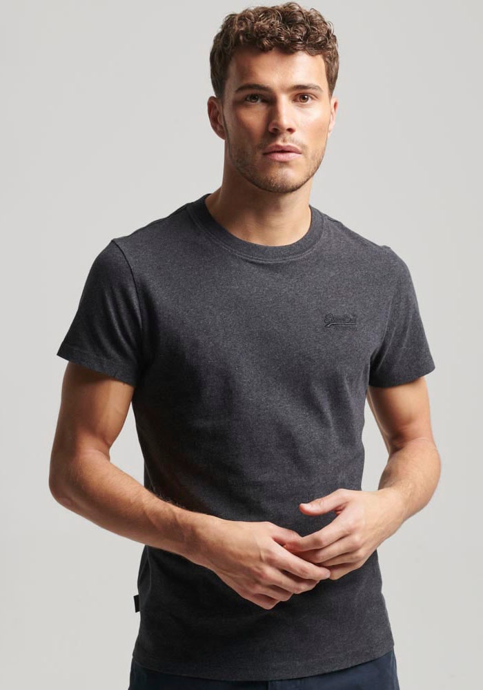 Superdry "ESSENTIAL LOGO EMB TEE" aus Baumwolle und Single Jersey, Slim Fit, Kurzarm, hüftlang
