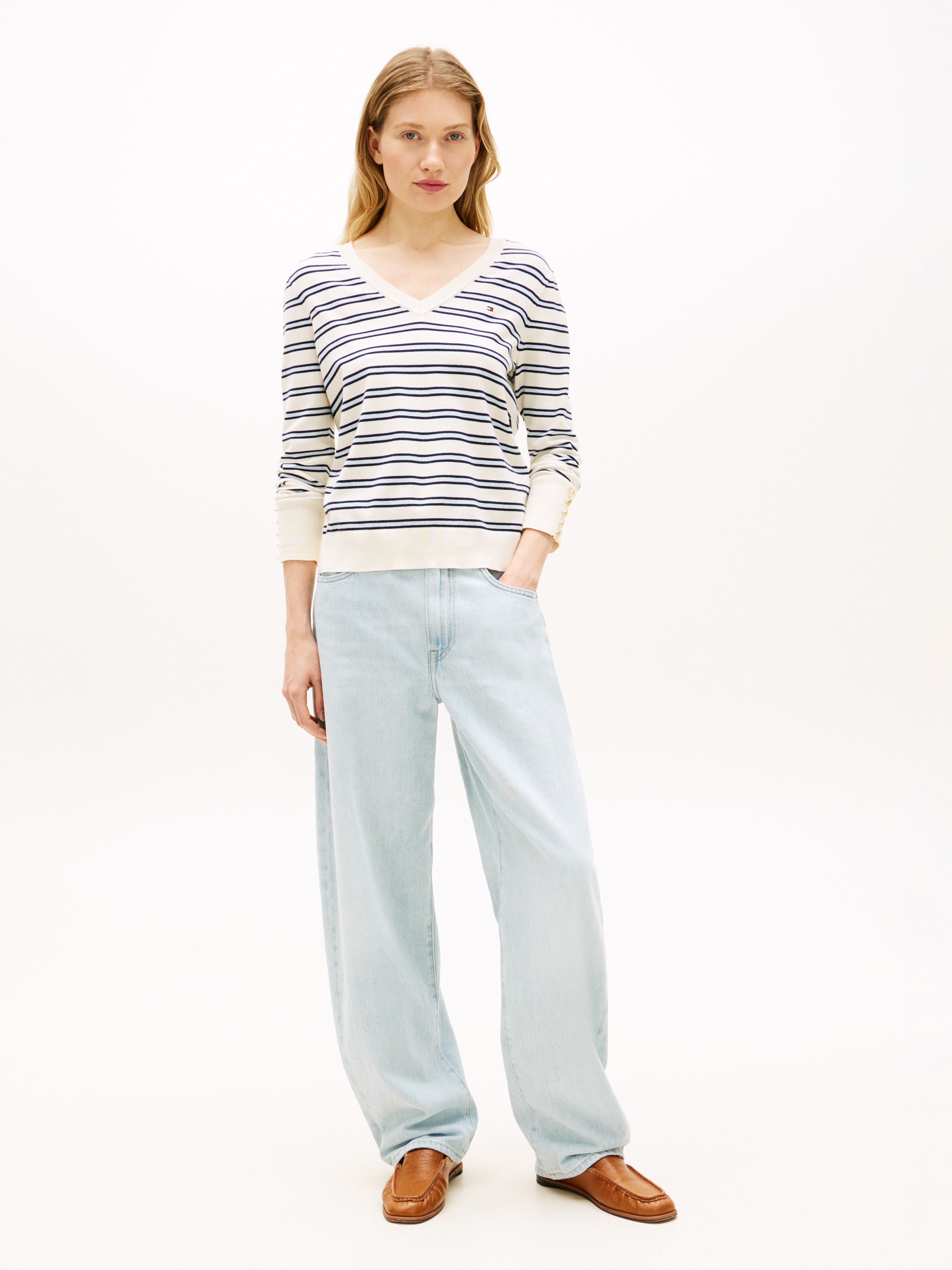 Tommy Hilfiger Strickpullover »STITCH V-NECK« mit Knopfdetail am Ärmel, Regular Fit