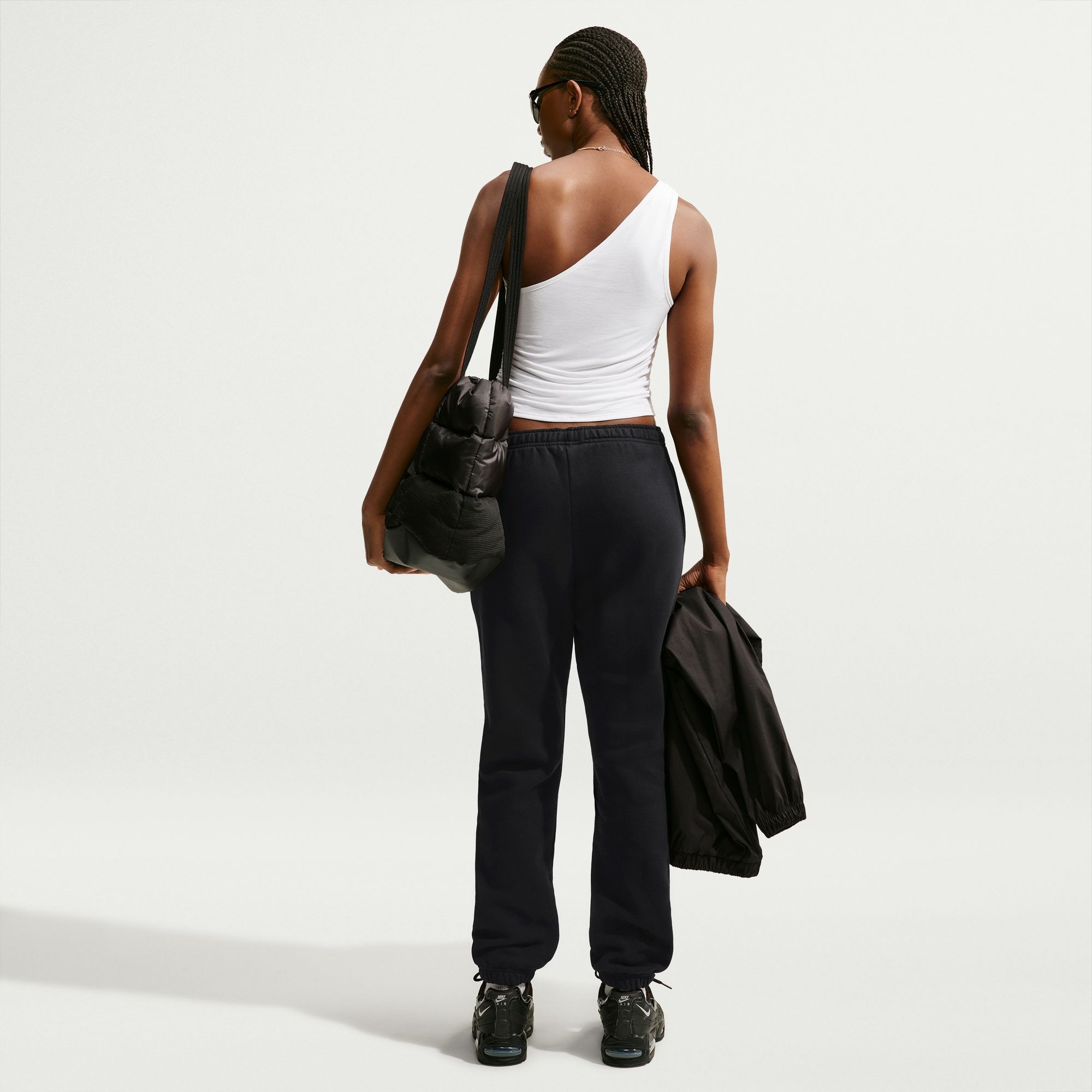 Nike Sportswear Jogginghose »W NK STDO FLC MW MR STD CF PNT«  mit sportlichem Look, aus weicher Sweatware, normal-weite Form