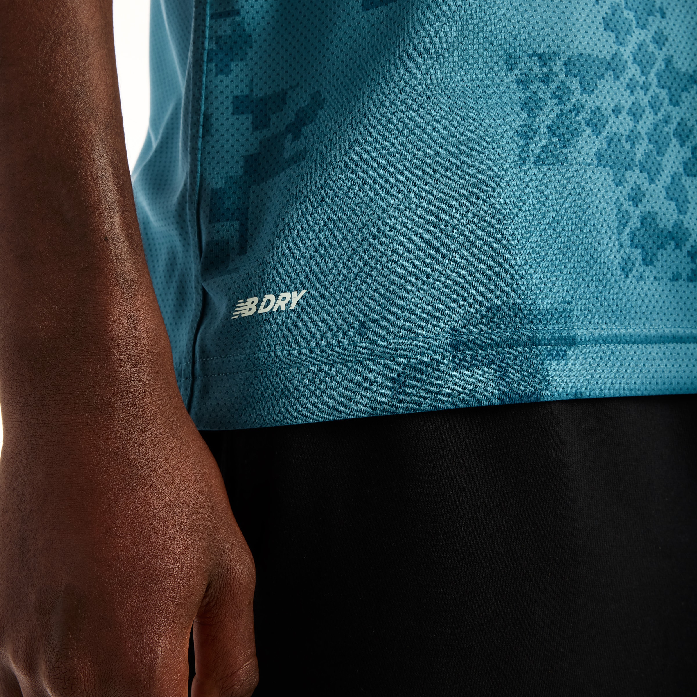 New Balance T-Shirt »Bayer 04 26/27 Match Jersey« mit Rundhalsausschnitt, Kurzarm-Ausführung, Jersey-Oberfläche