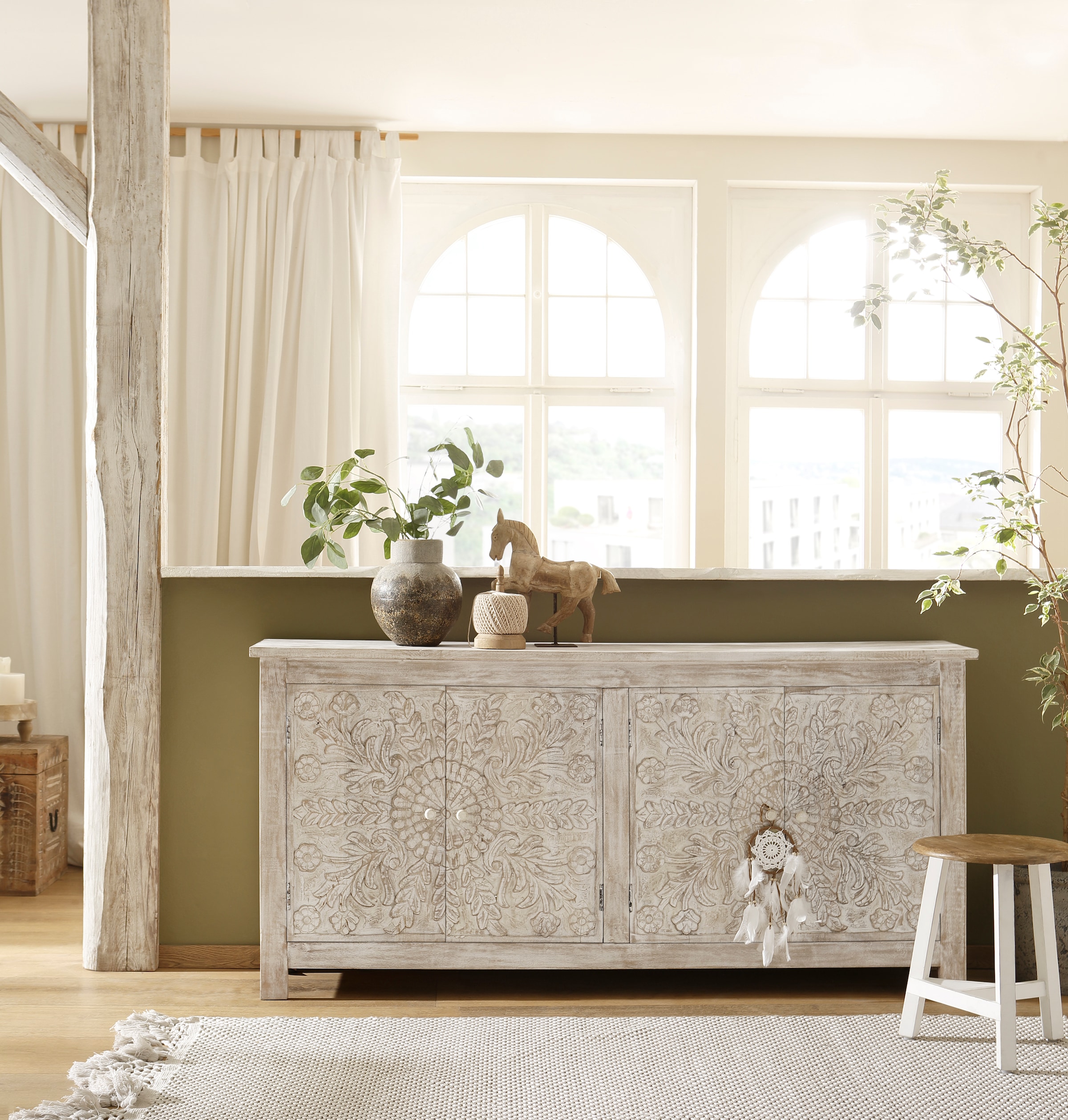 Home affaire Sideboard »Fenris«, aus massiven Mangoholz, mit dekorativen  Schnitzereien, Breite 175 cm | BAUR | Drehtürenschränke