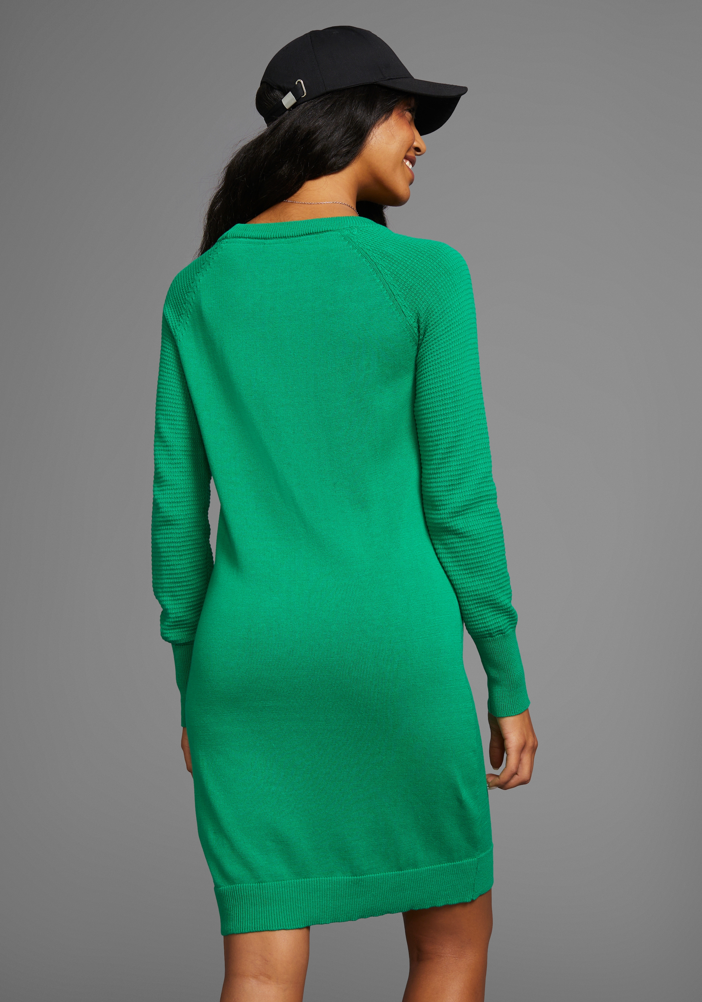 KangaROOS Strickkleid, mit Strickkontrast am Ärmel