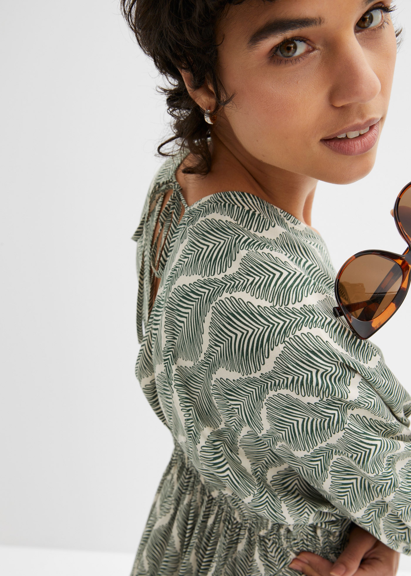 bonprix Midikleid »Midikleid aus fließender Viskose« Midikleid aus fließender Viskose