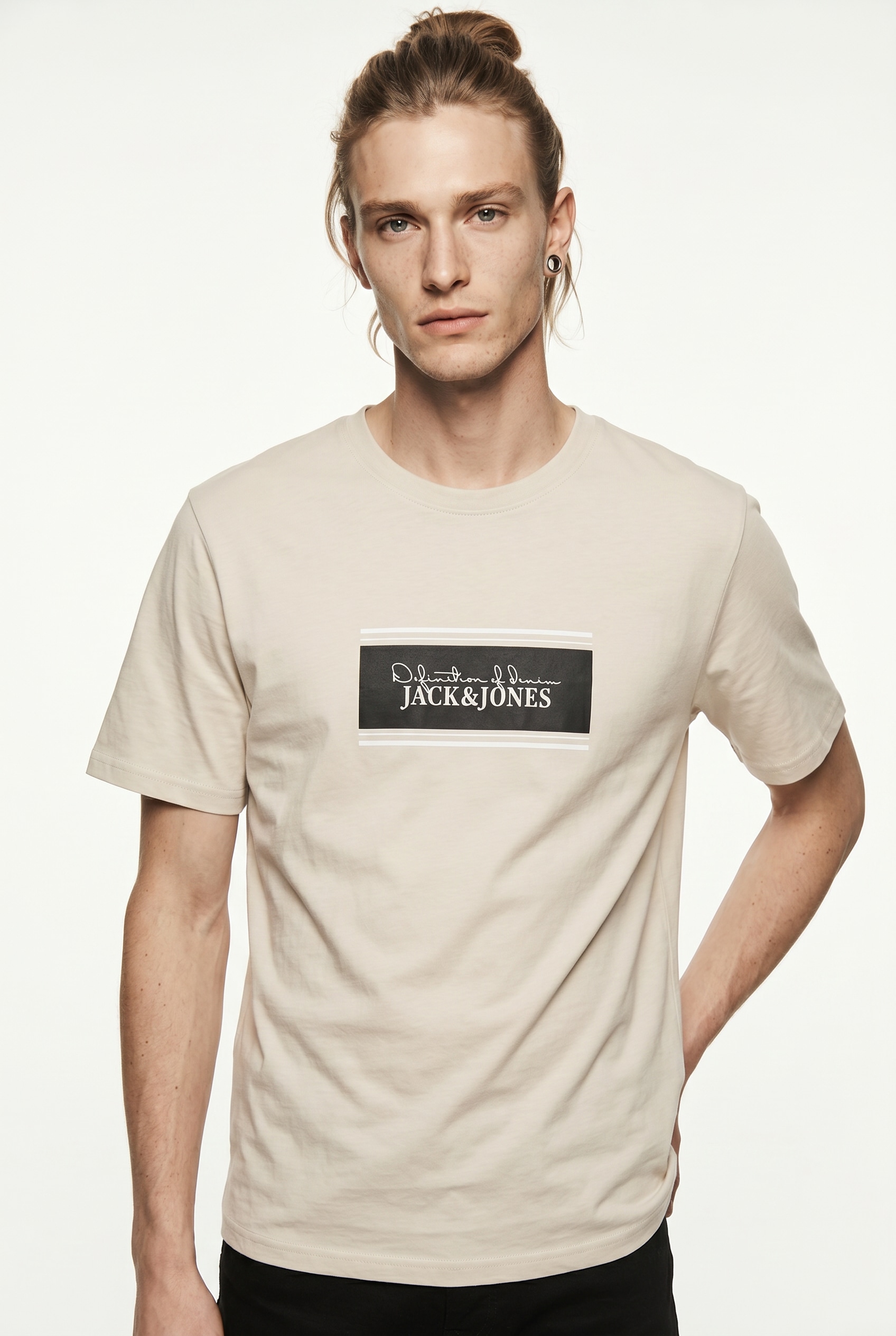 Jack & Jones Rundhalsshirt "JJBUSTER TEE SS CREW NECK BTS" aus Baumwolle, normale Passform, pflegeleicht