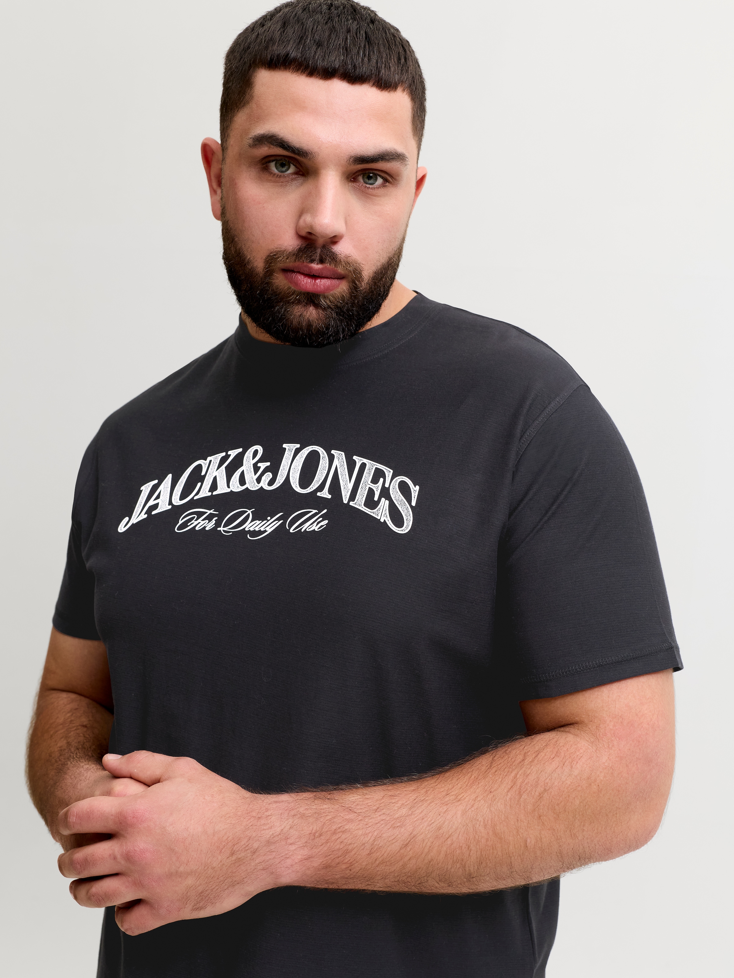 Jack & Jones PlusSize T-Shirt »JORCASSIS BRANDING TEE SS CREW NECK PLS« mit Logo Schriftzug