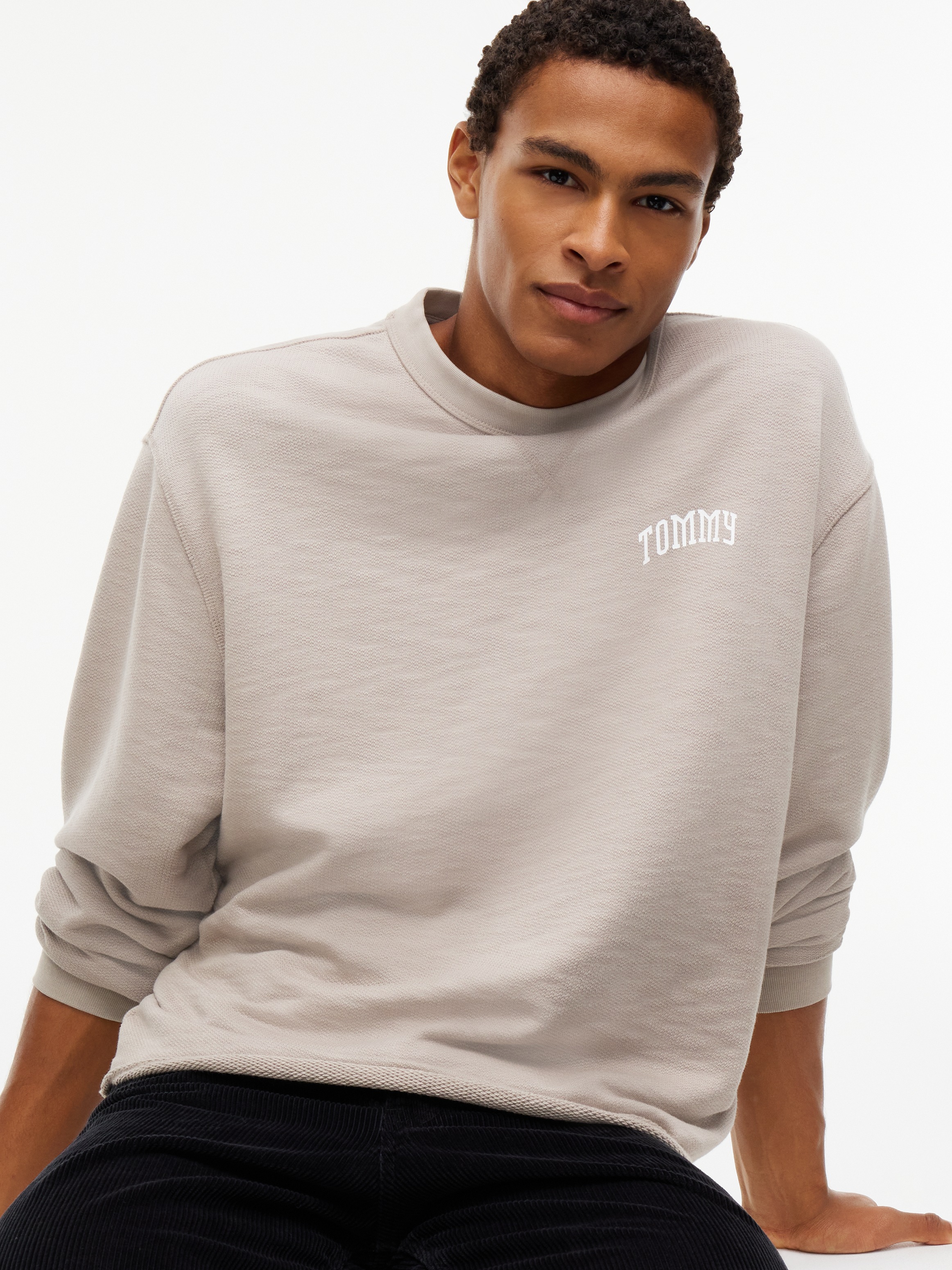 Tommy Jeans Sweatshirt »TOMMY OPEN«, Regular fit mit Rundhalsausschnitt
