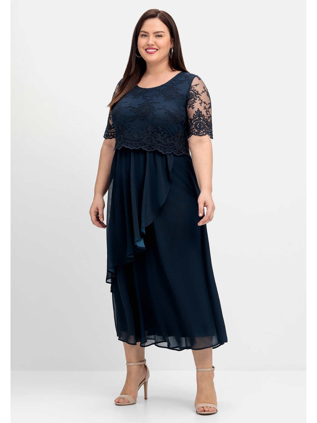 BAUR Sheego Größen«, online »Große | Mesh-Oberteil besticktem Abendkleid mit bestellen