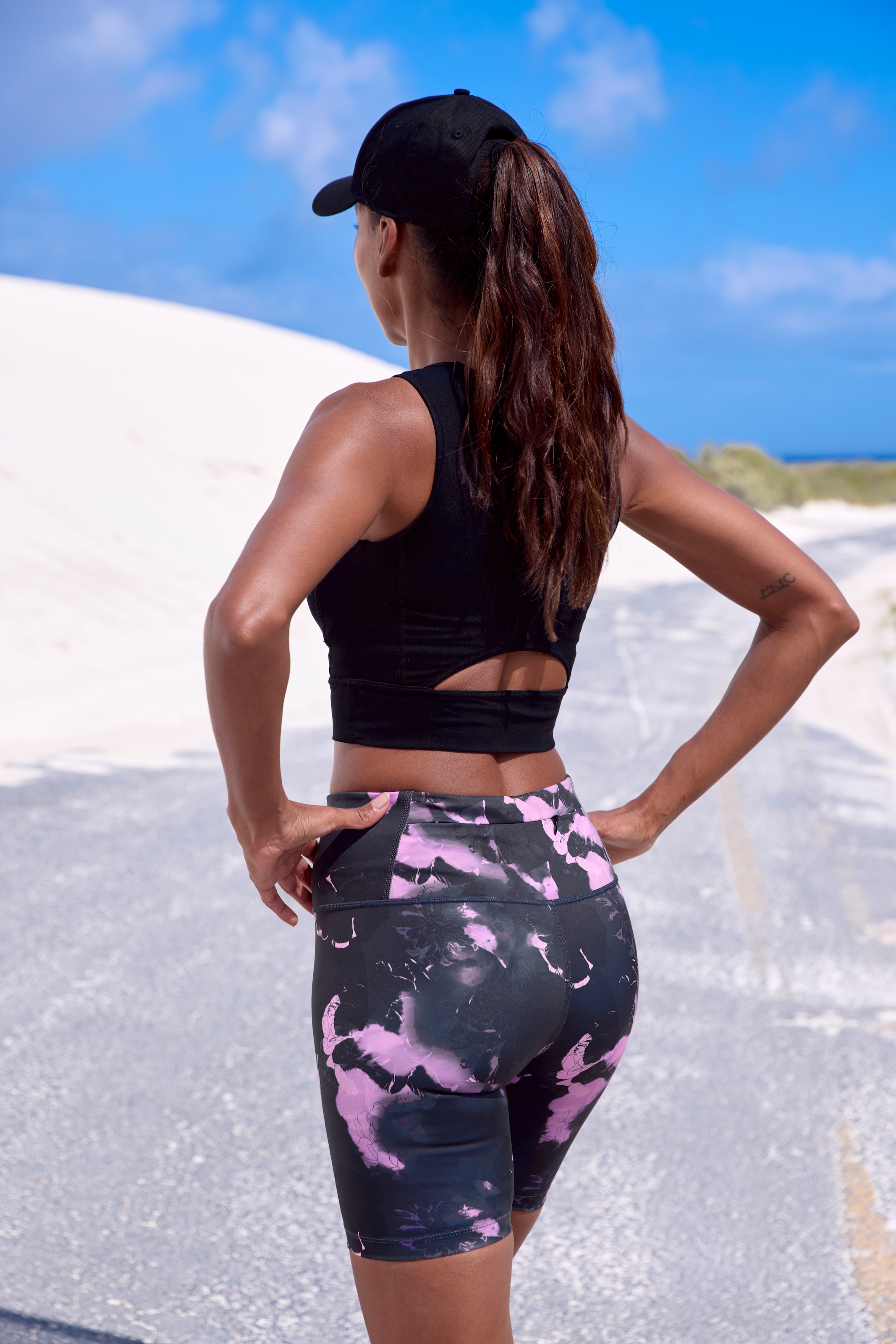 LASCANA ACTIVE Funktionsshirt, mit Cut Out am Rücken