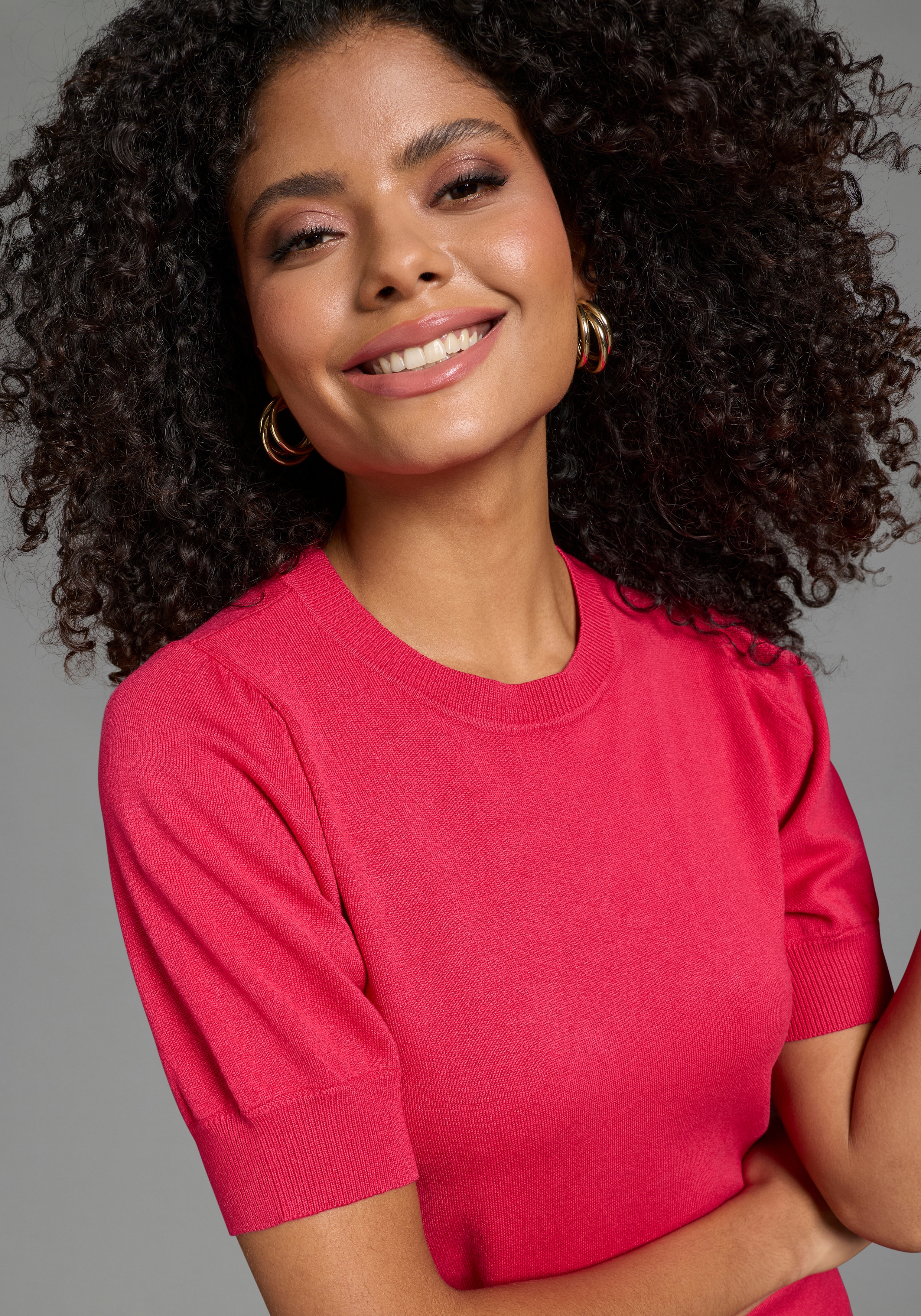 Thumbnail - Laura Scott Strickkleid mit femininen Volumenärmeln, mit Halbarm