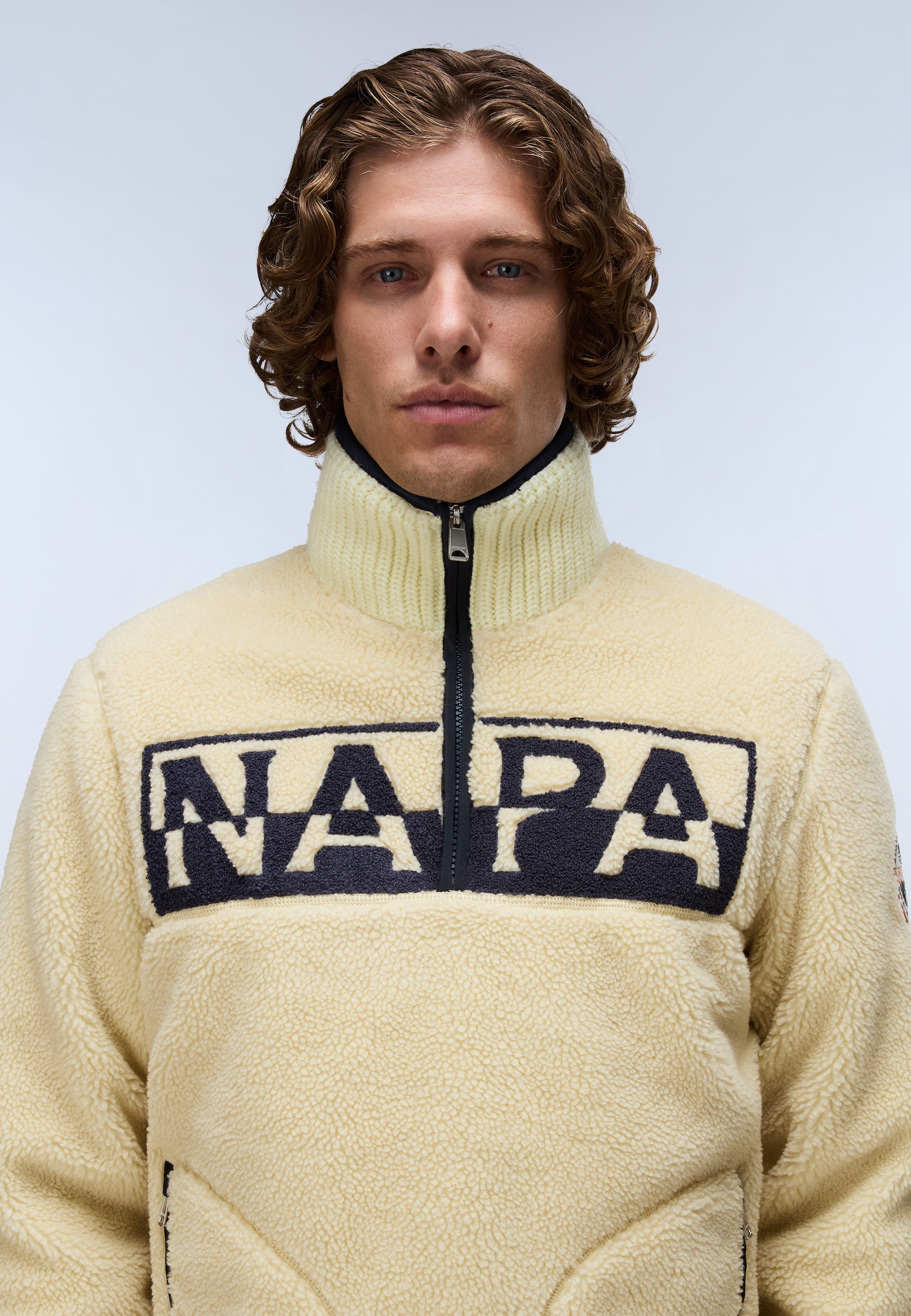 Napapijri Fleeceshirt »T-ARCHIVE FLEECE HZ PUTTY N5E« aus Polyester, mit weichem Griff, auch in großen Größen