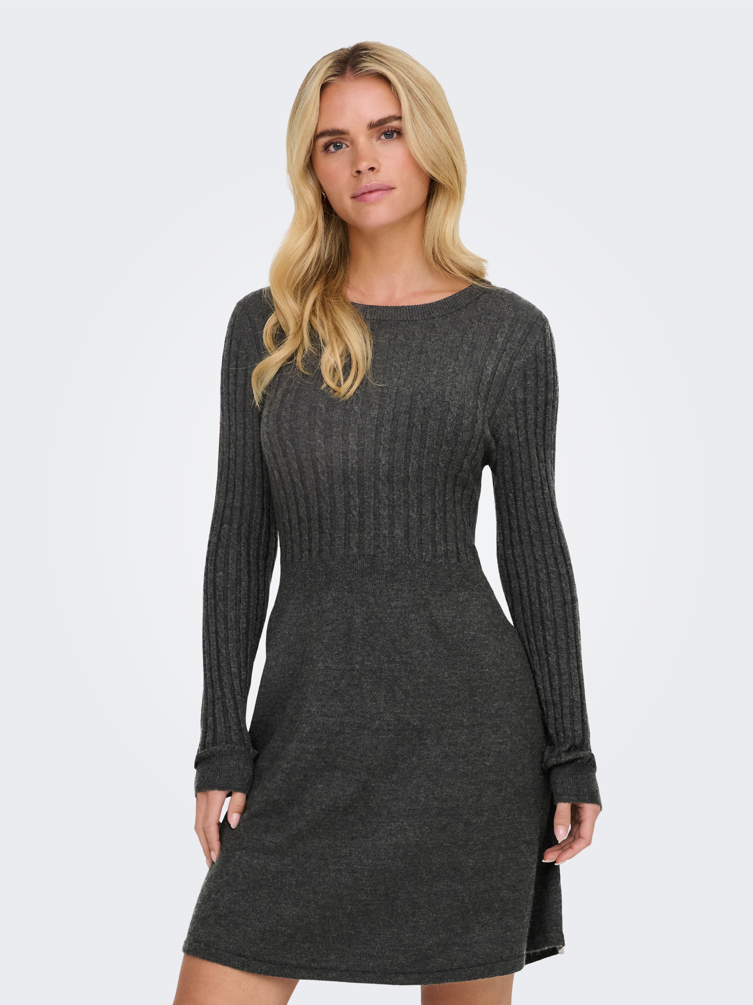 ONLY Strickkleid »ONLFIA LS CABLE DRESS KNT«, tailliert und mit dezentem Zopfstrickmuster im Oberteil