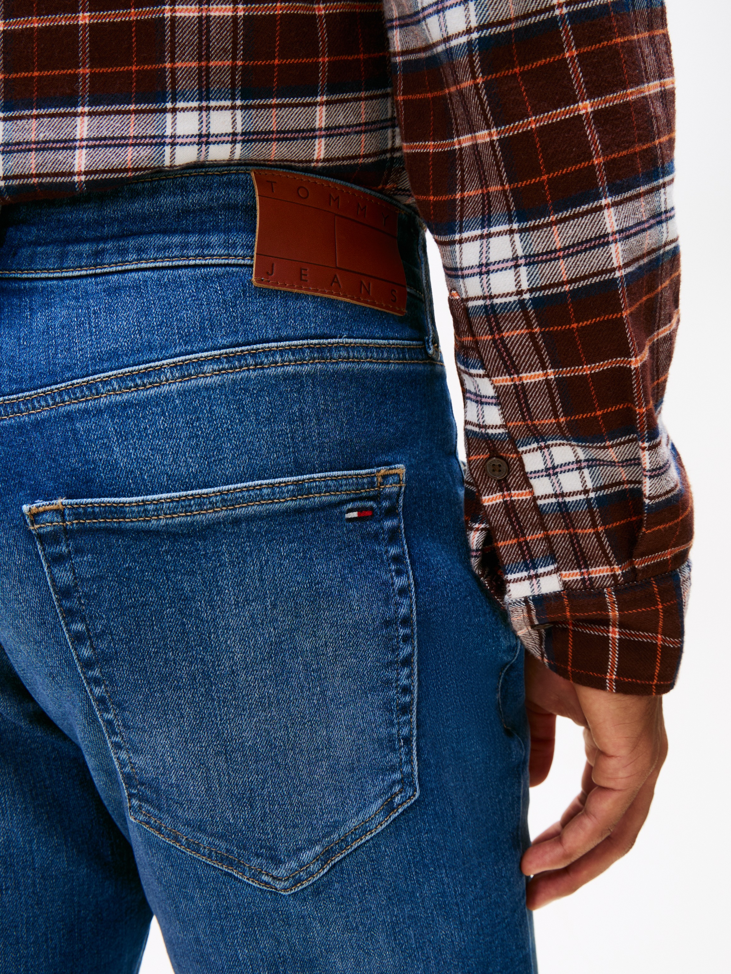 Tommy Jeans Gerade Jeans "SCANTON SLIM BI0234", Mit Markenlabel aus Leder h günstig online kaufen