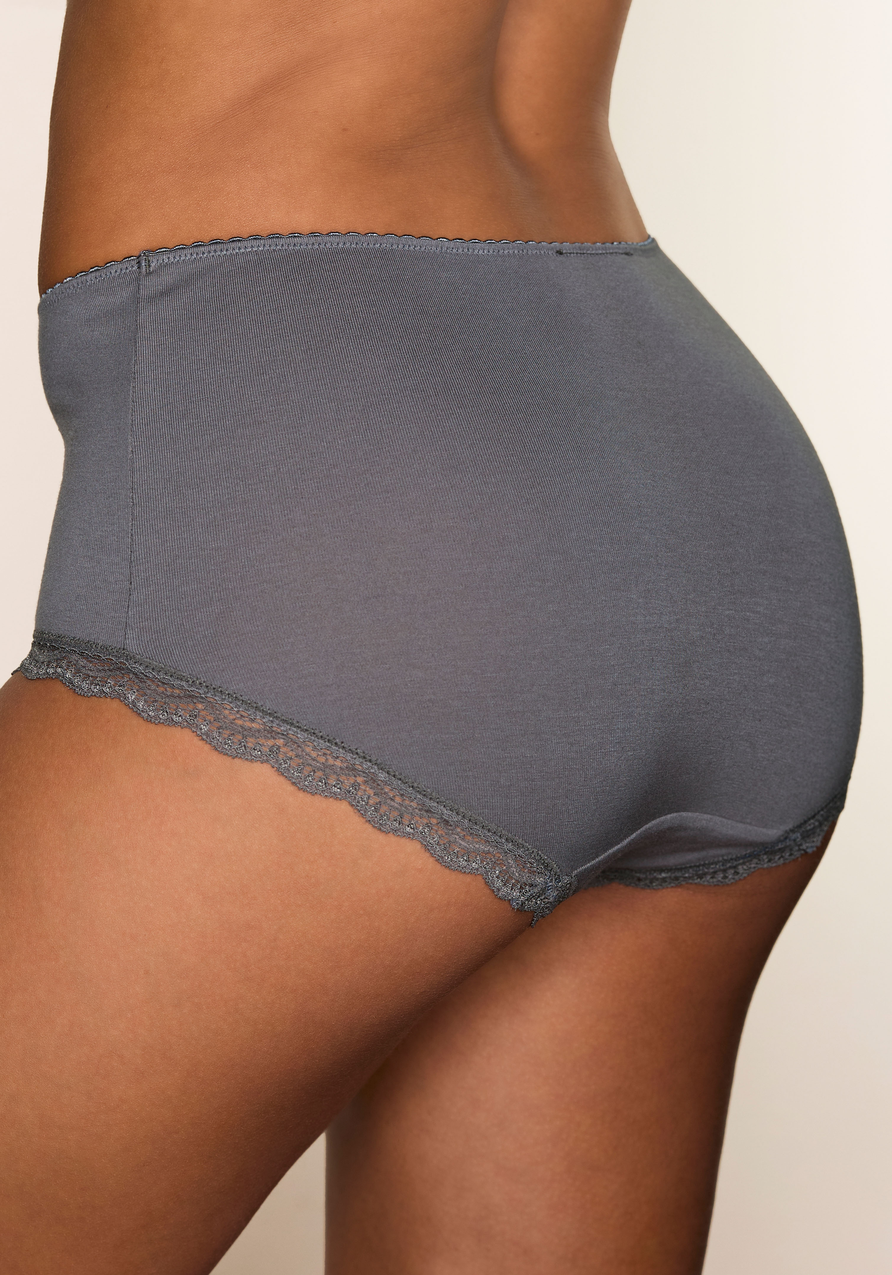 Thumbnail - LASCANA Taillenslip 5er-Pack, aus elastischer Baumwolle mit zarter Spitze, mit Aufbewahrungsbox