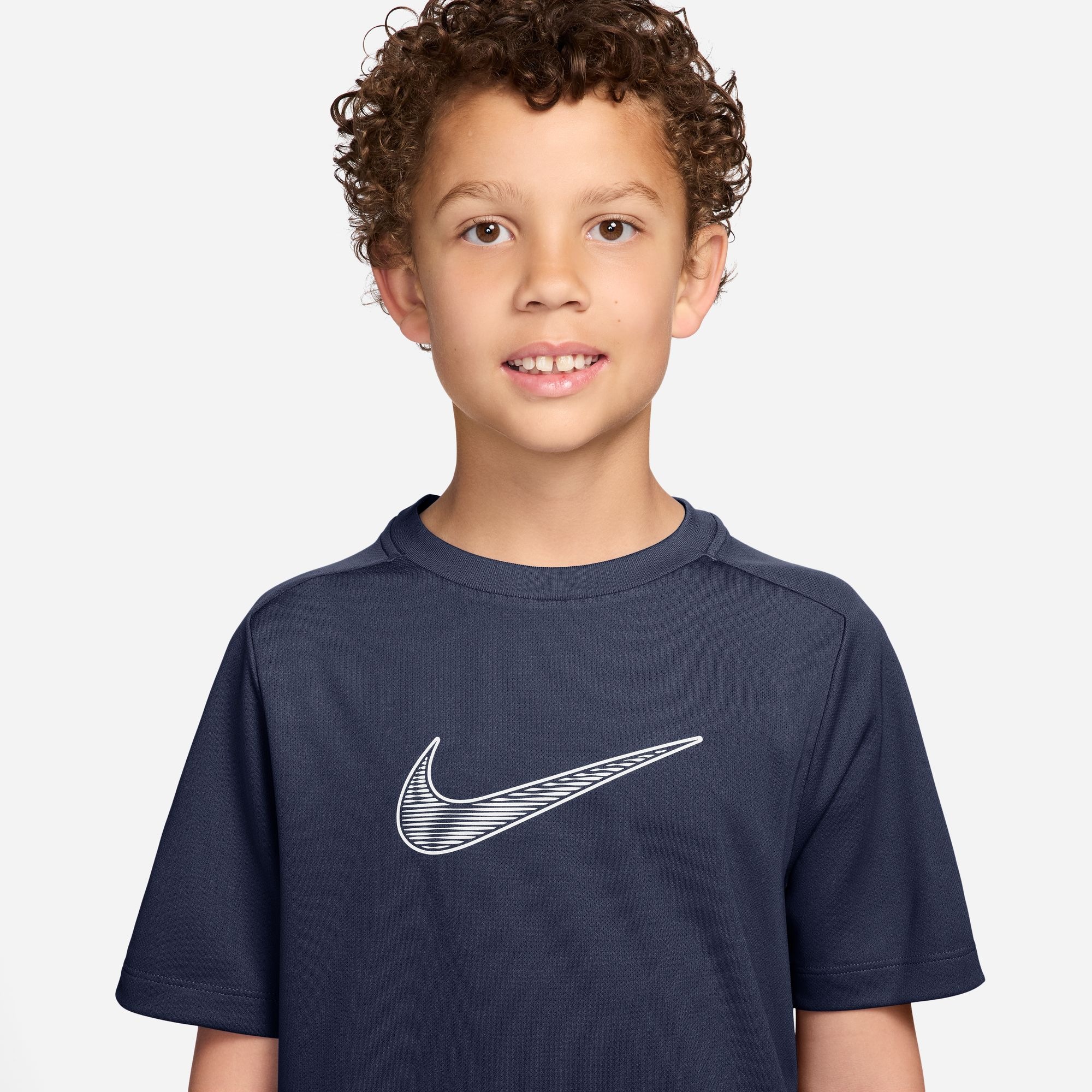 Nike T-Shirt »B NK DF MULTI SS TOP HBR« für Kinder, sportlicher Stil, Kurzarm, Rundhalsausschnitt