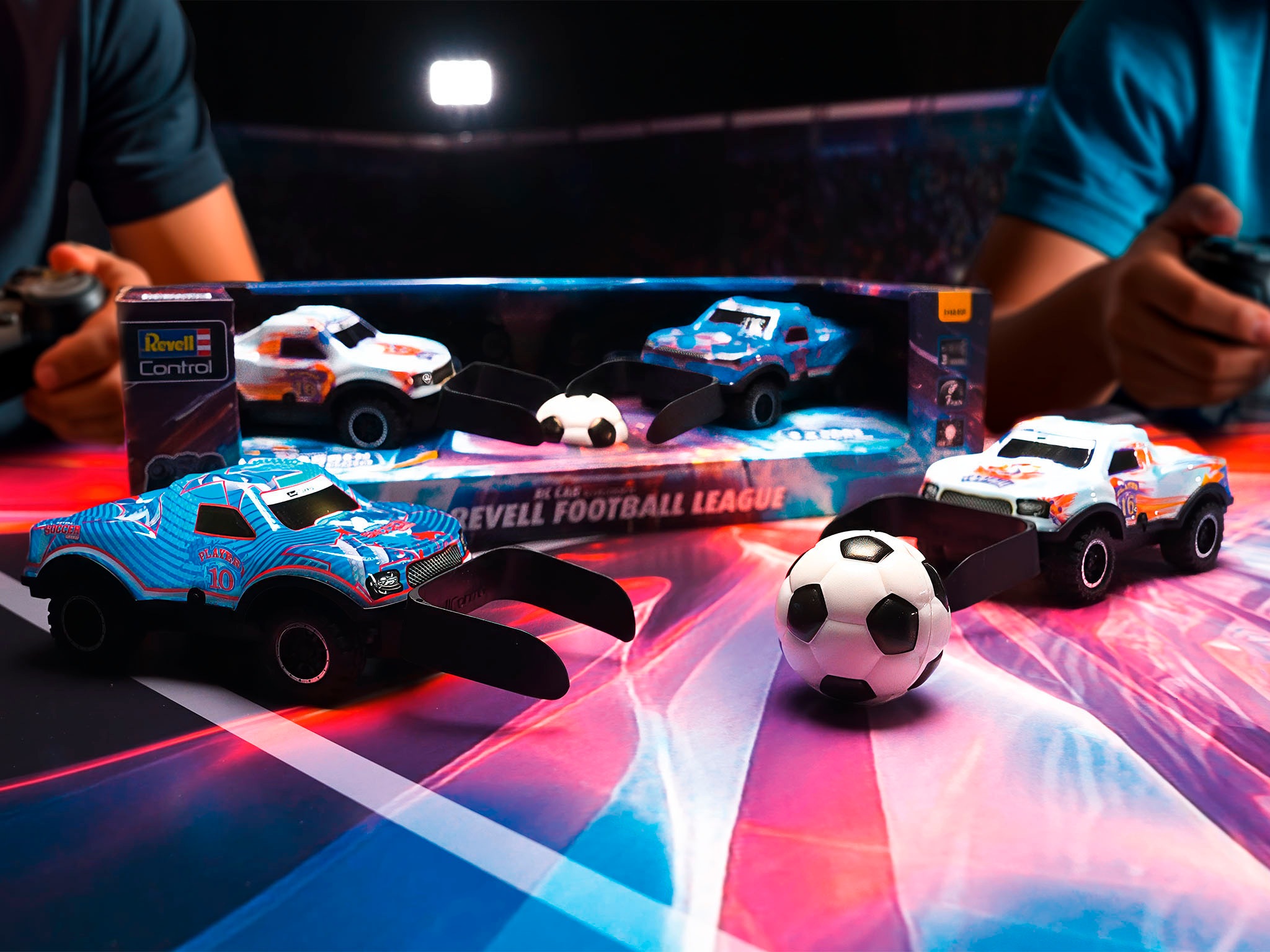 Revell® RC-Auto »Revell® control, Football League, 2,4 GHz«, mit LED-Licht