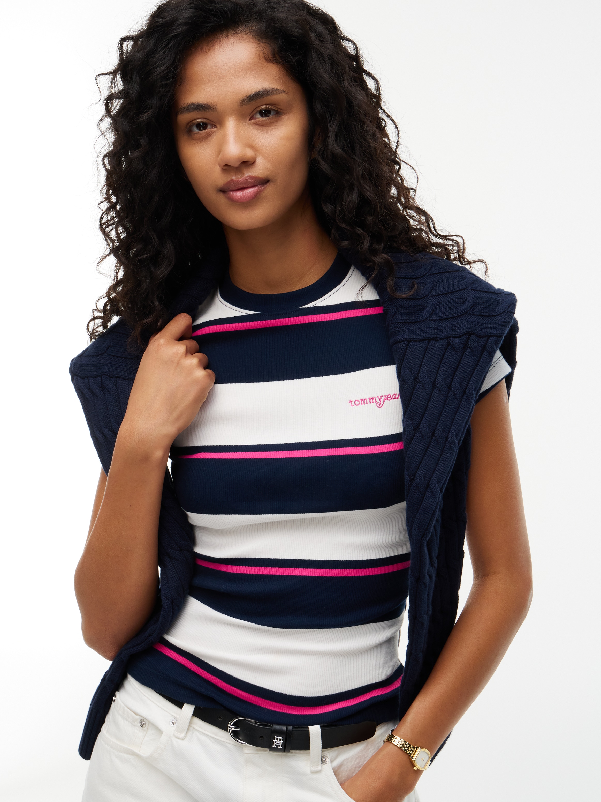 Tommy Jeans Rundhalsshirt »TJW SLIM RIB SCRIPT SS TEE« Baumwollmischung, slim fit, figurbetont, in gerippter Struktur