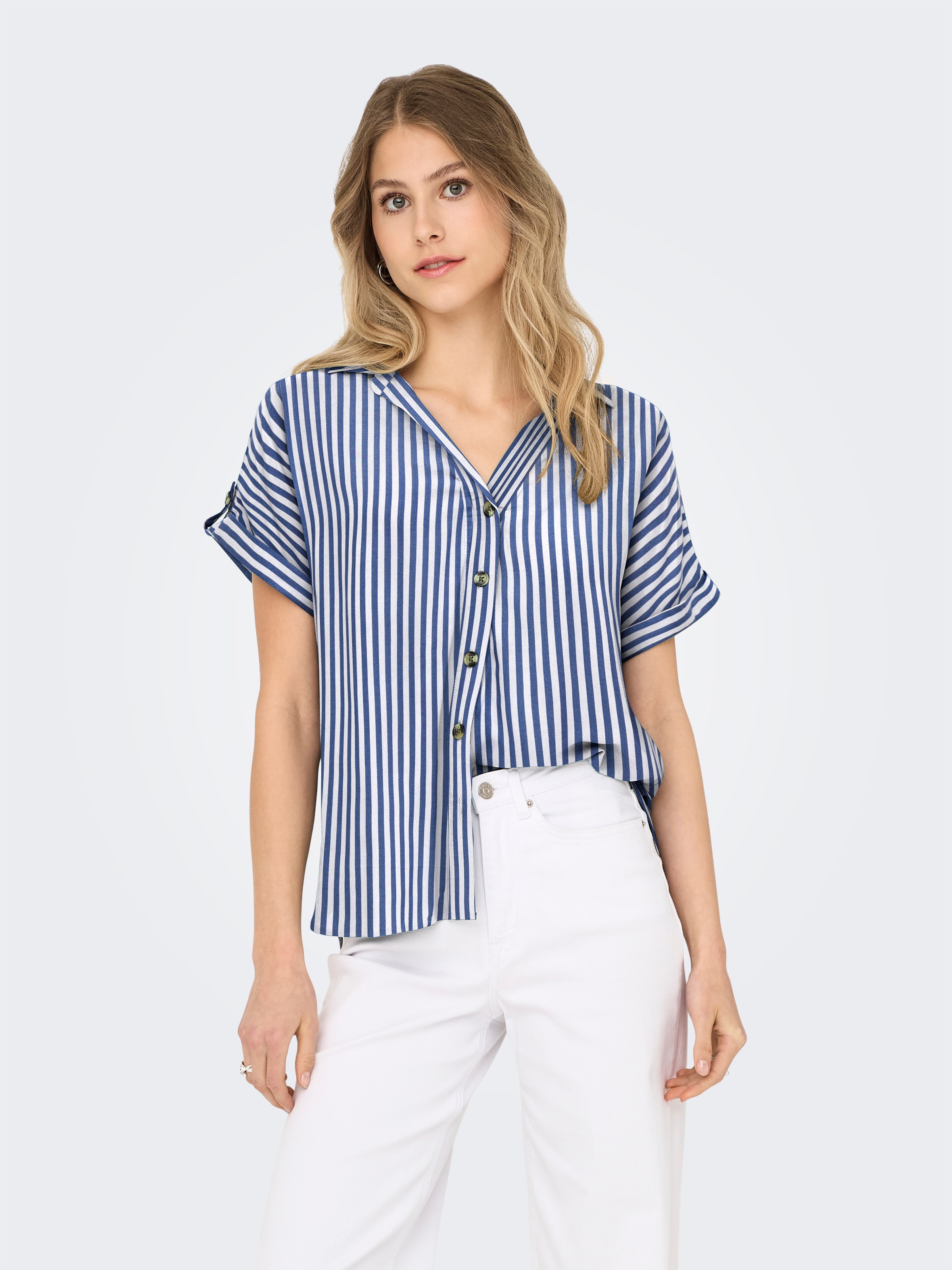 Thumbnail - ONLY Kurzarmbluse "ONLYASMIN SHIRT S/S WVN NOOS" Viskose, hinten etwas länger geschnitten