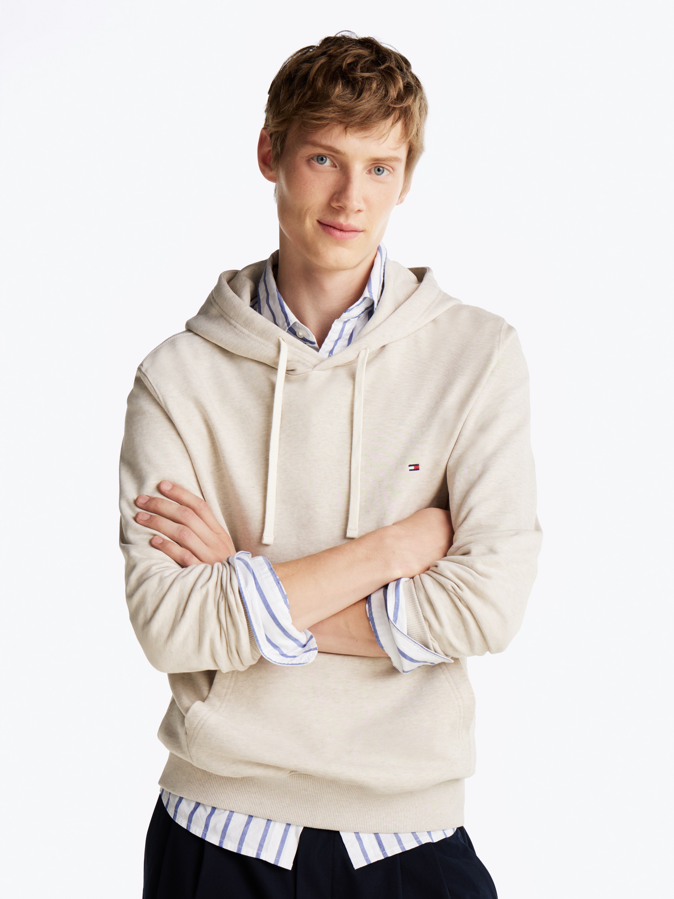 Tommy Hilfiger Hoodie »ESSENTIAL TERRY«, mit Tunnelzug und Flag-Stickerei

