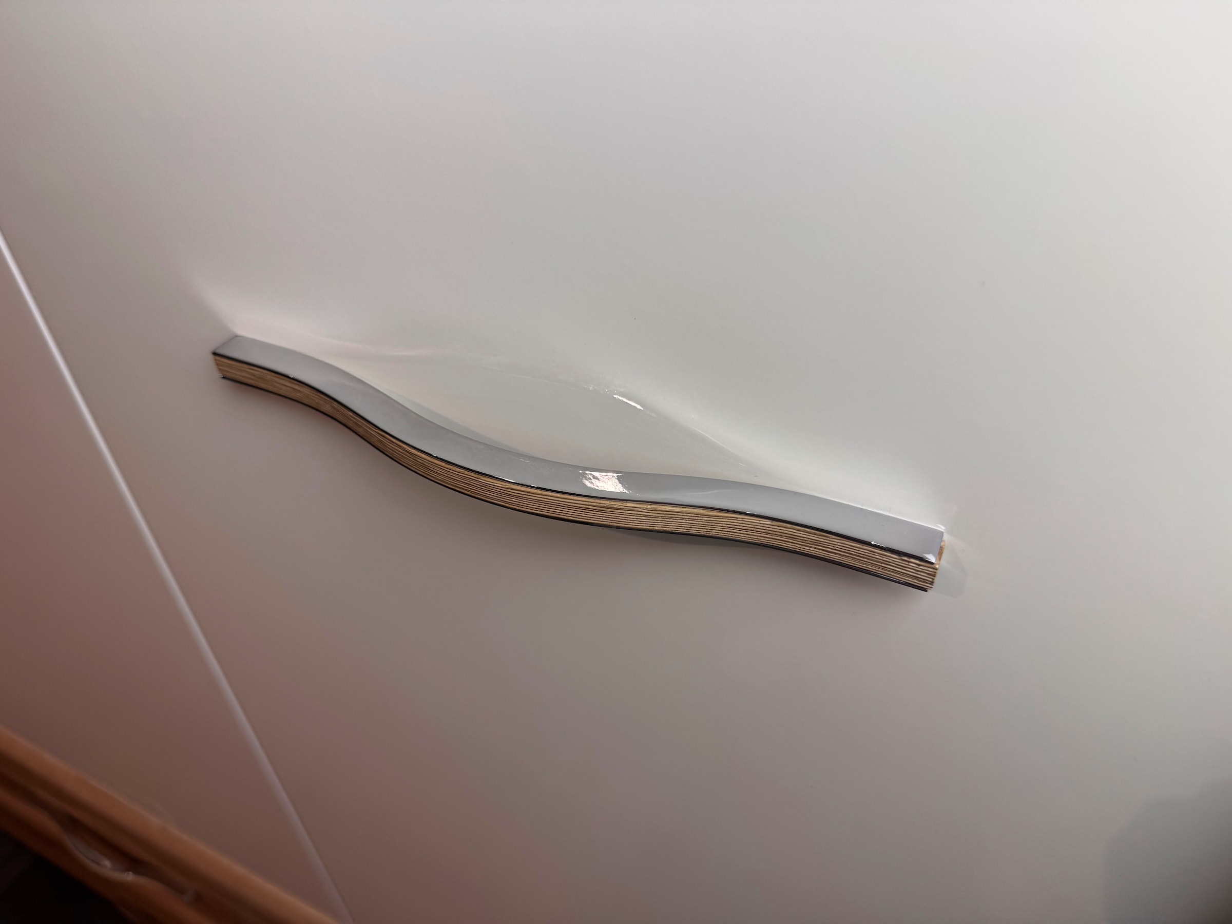 Home affaire Kleiderschrank »Gala, beige hochglänzend UV lackiert, kratzfest, FSC-zertifiziert«, (abgerundete Schubladen aus MDF im Holzdekor, soft-close), mit Beleuchtung und Passpartourahmen, hoher Schrank (224cm), 4 Breiten