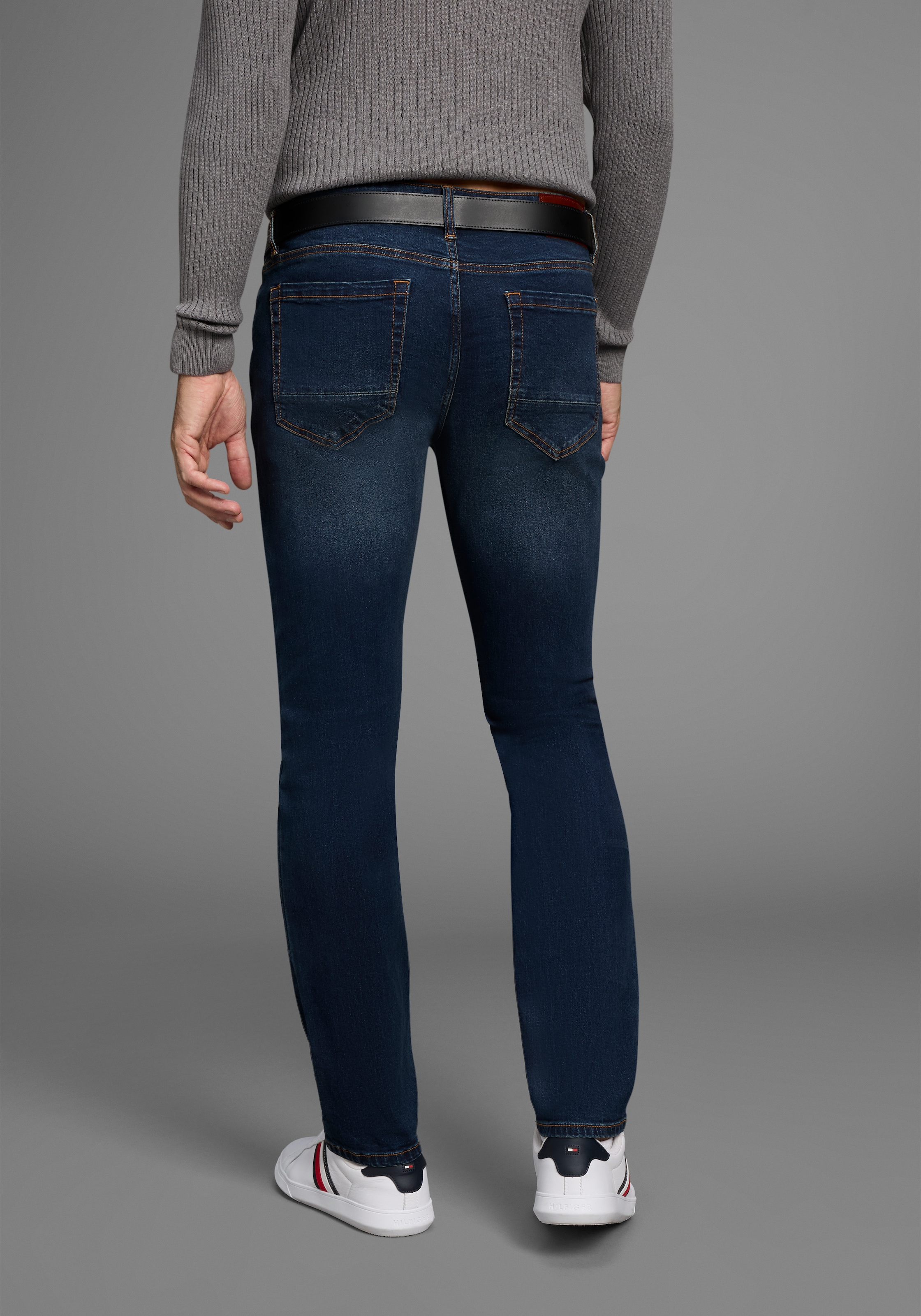 Bruno Banani Straight-Jeans »Hutch«, gerade Beinform, teilweise mit modischen Destroyed-Effekten