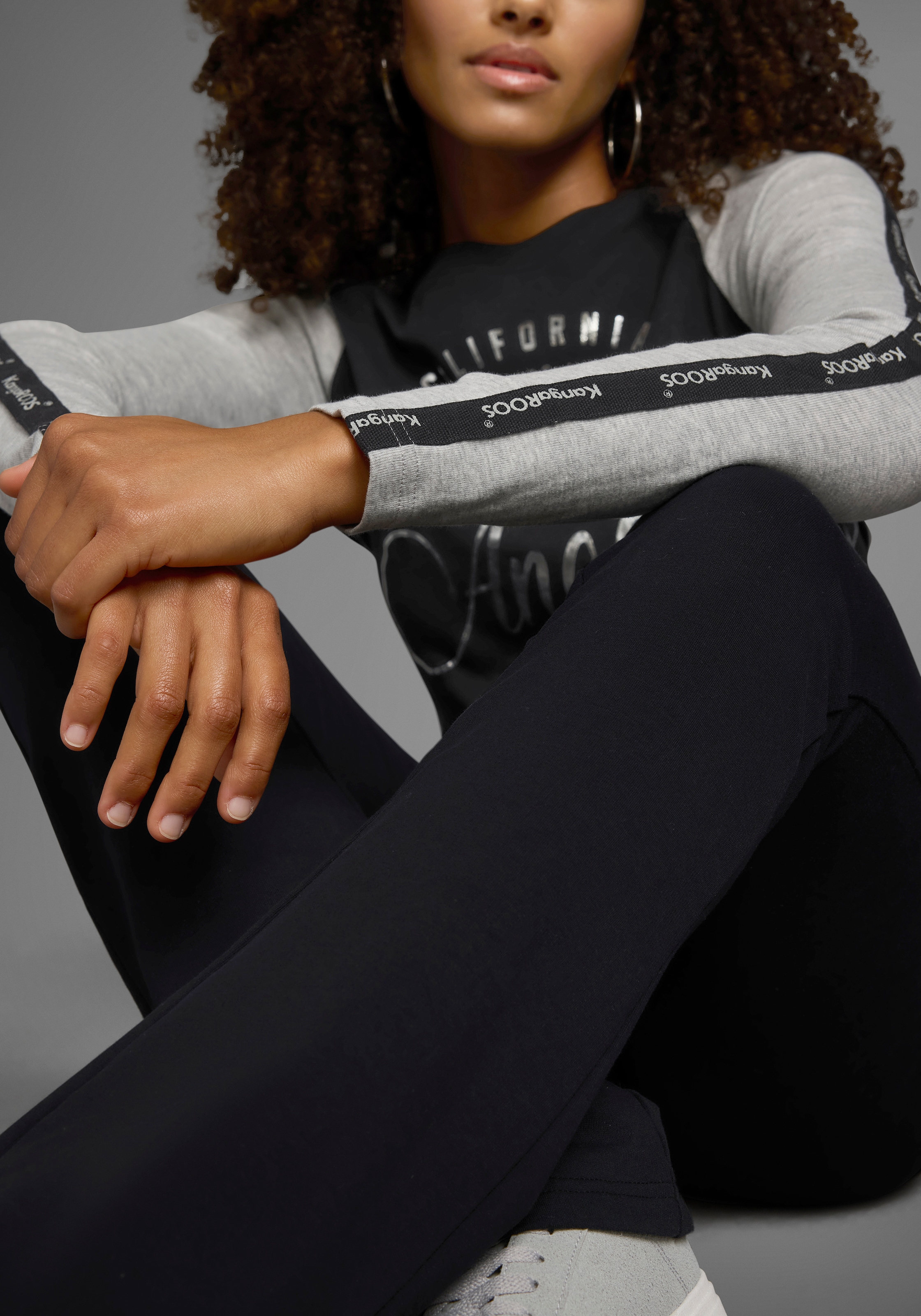 KangaROOS Longsleeve, Langarm, sehr figurbetonte Passform, mit glänzendem M günstig online kaufen