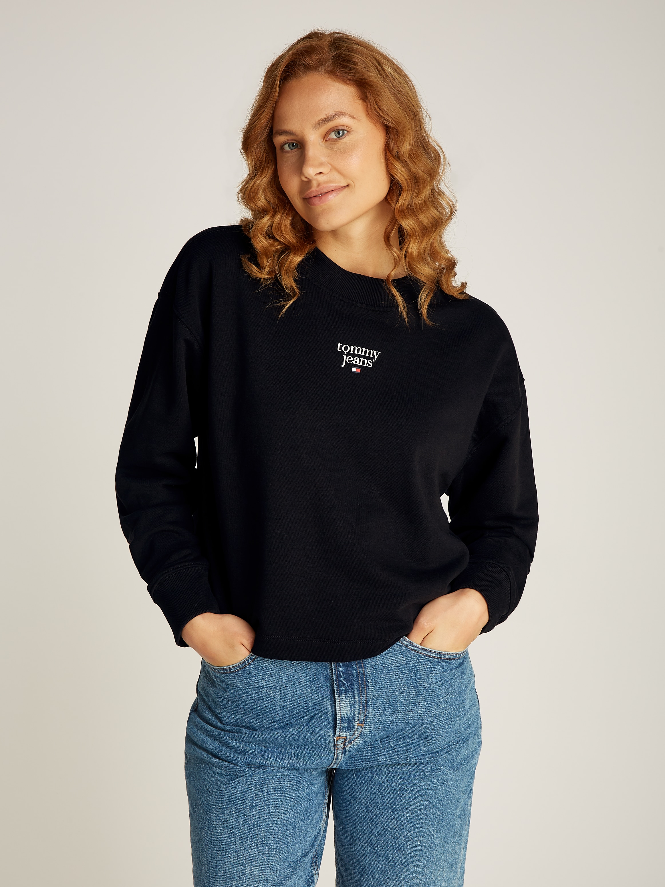 TOMMY JEANS Curve Sweatshirt »TJW ESSENTIAL LOGO 1 CREW EXT«, in Großen Größen mit Logoschriftzug