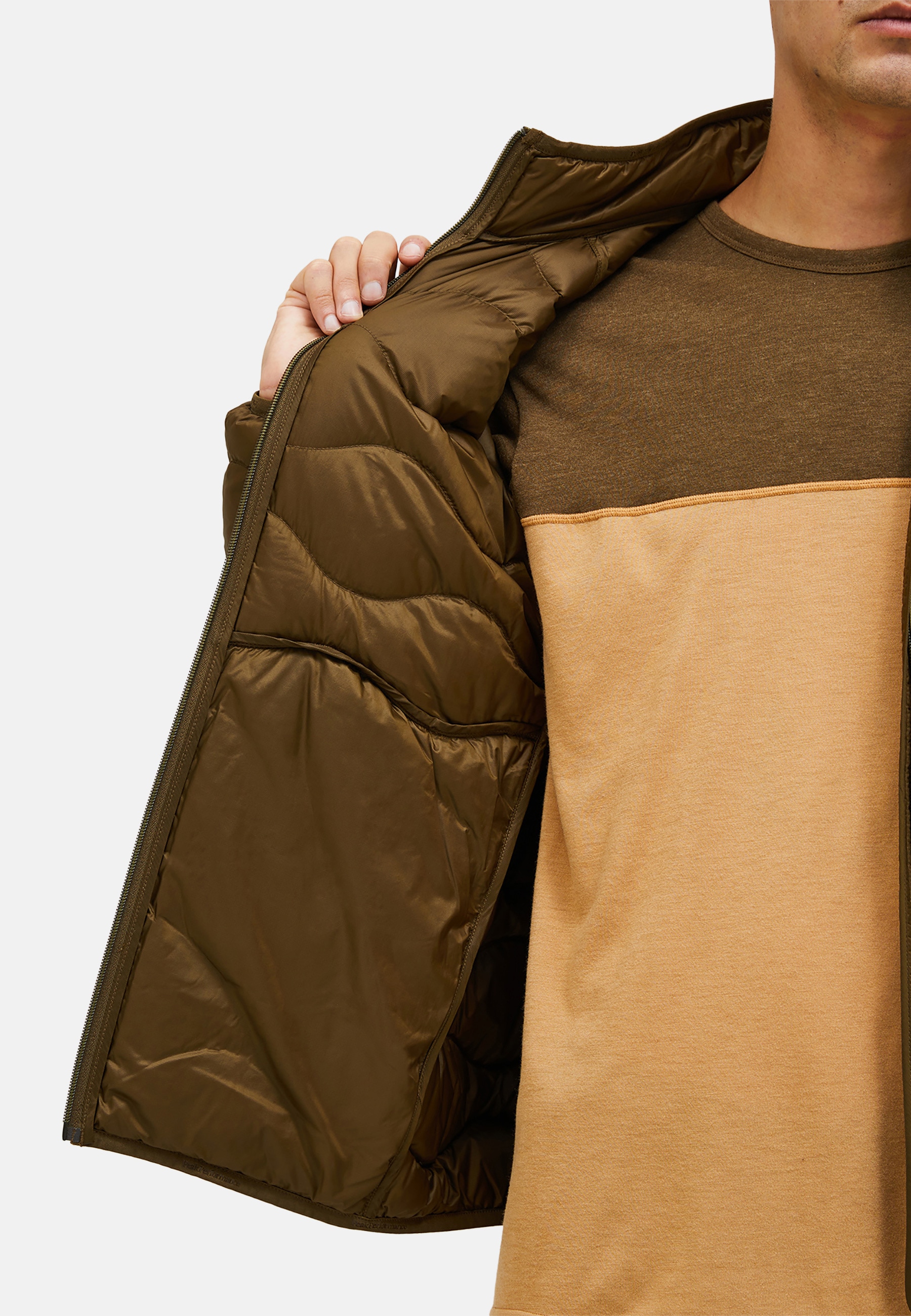 Peak Performance Daunenjacke »M Helium Down Jacket« mit sportivem Design