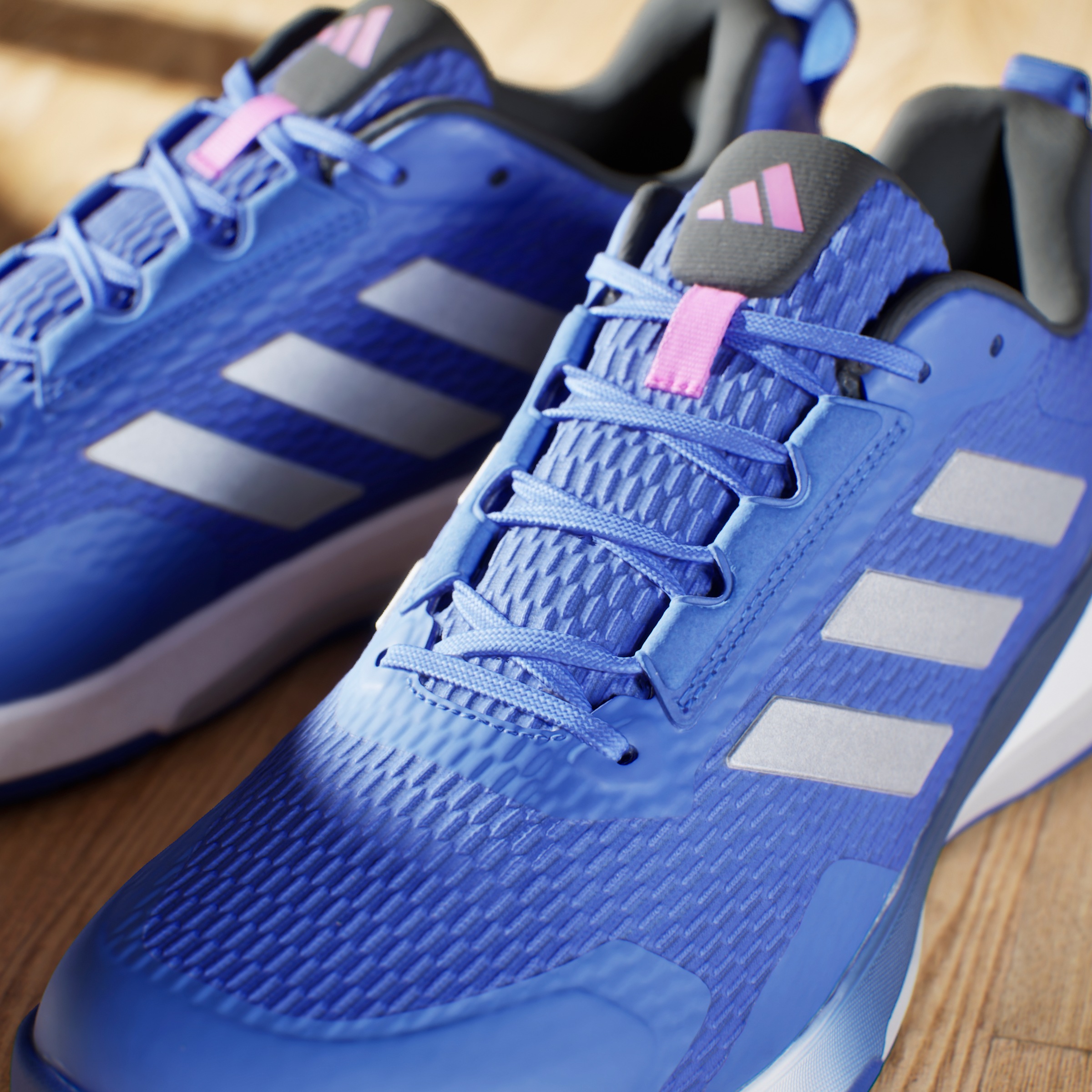 adidas Performance Hallenschuh »NOVAFLIGHT 2 INDOOR«, besonders geeignet für Volleyball