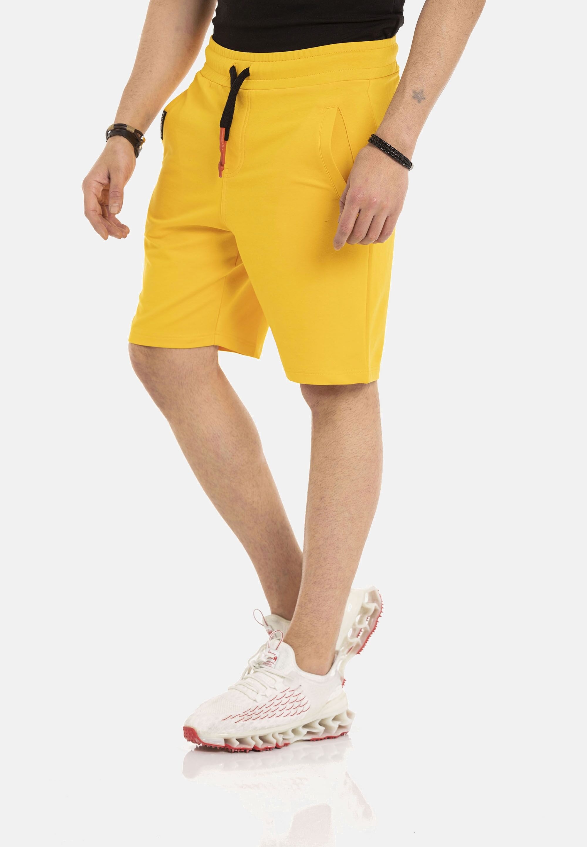 Cipo & Baxx Stoffhose »Shorts«, elastischer Bund mit Kordelzug