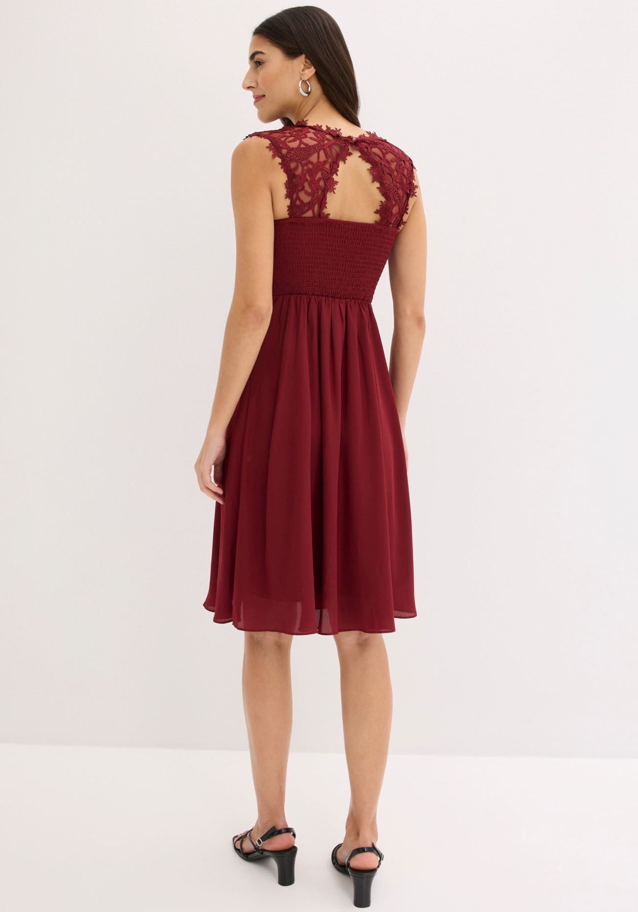bonprix Minikleid »Minikleid mit Spitze« 1 tlg. für besondere Anlässe, aus Polyester, taillierte Passform