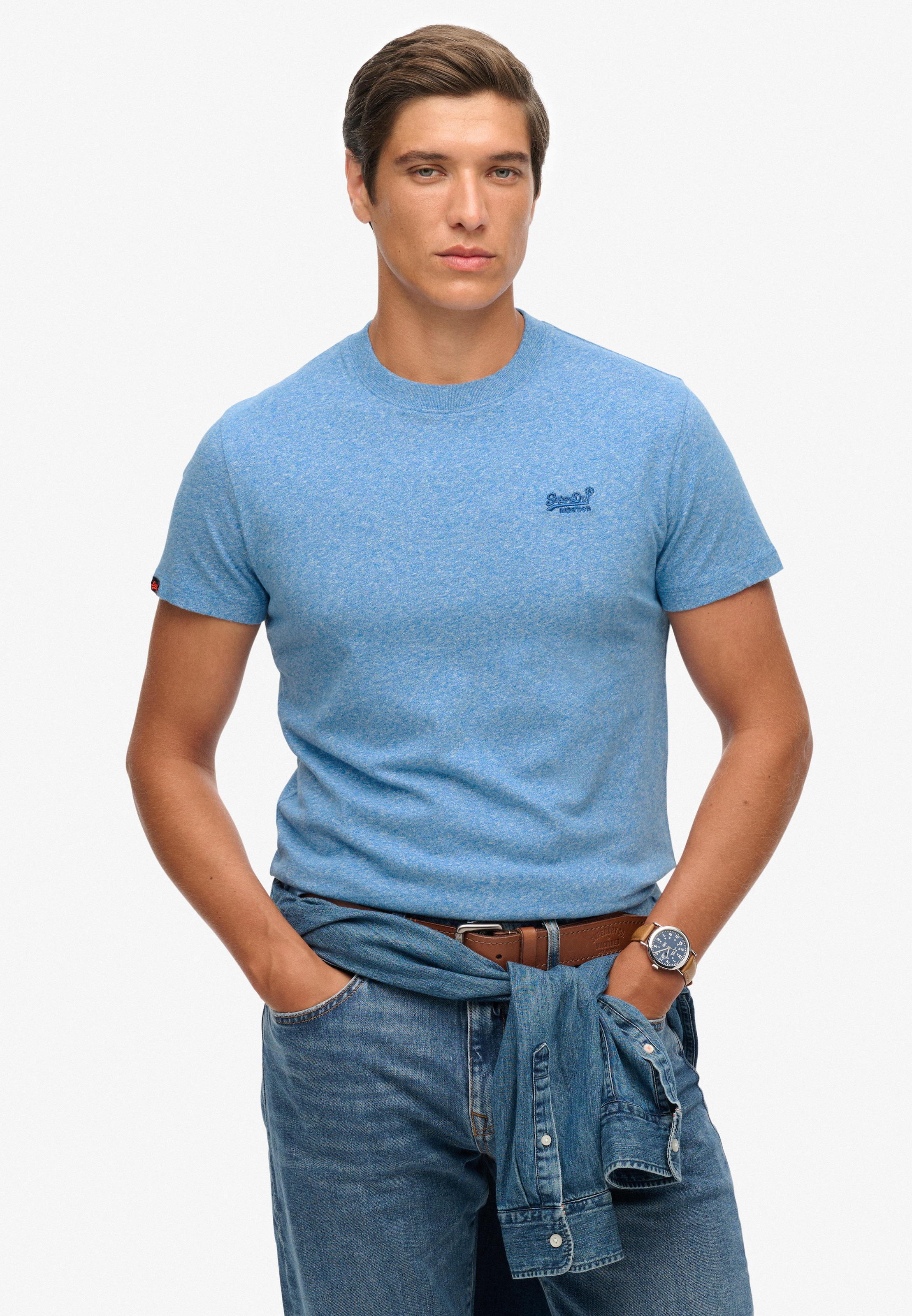 Superdry "ESSENTIAL LOGO EMB TEE" aus Baumwolle und Single Jersey, Slim Fit, Kurzarm, hüftlang