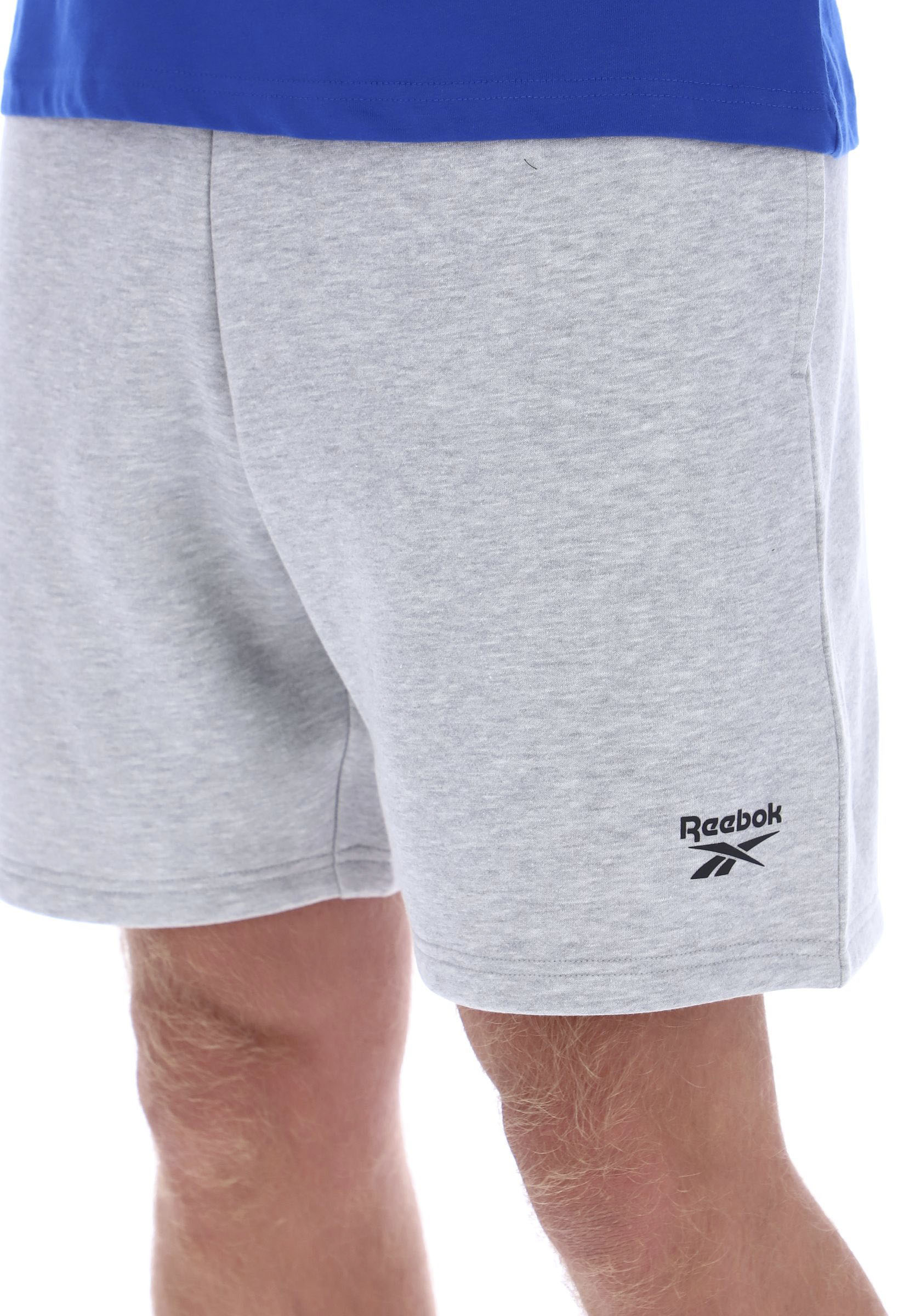 Thumbnail - Reebok Sweatshorts "MARCUS SMALL LOGO FLEECE SHORTS" lockere Passform, mit elastischem Bund, sportlicher Stil