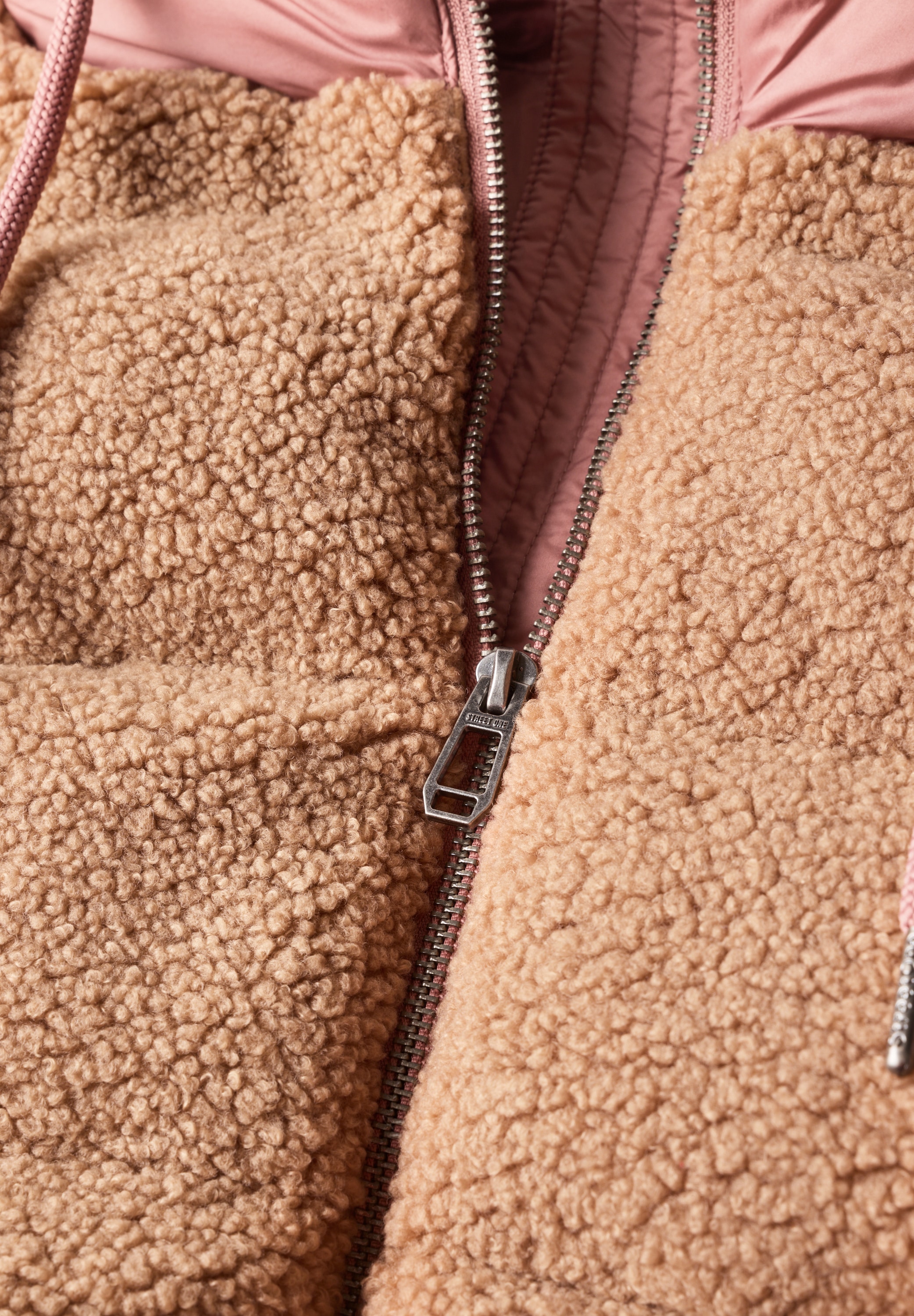 STREET ONE STUDIO Kurzjacke mit Kapuze mit moderner Steppung