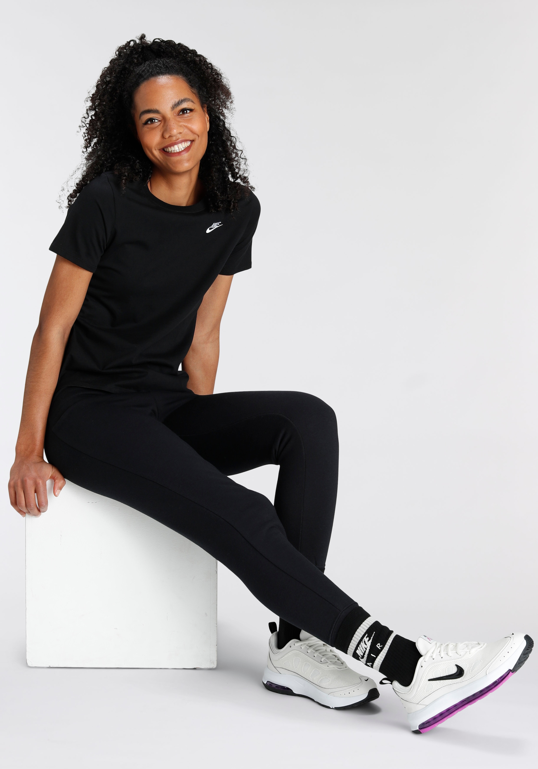 Nike Sportswear Jogginghose »Club Fleece Women's Mid-Rise Slim Joggers«, weiches Fleecematerial