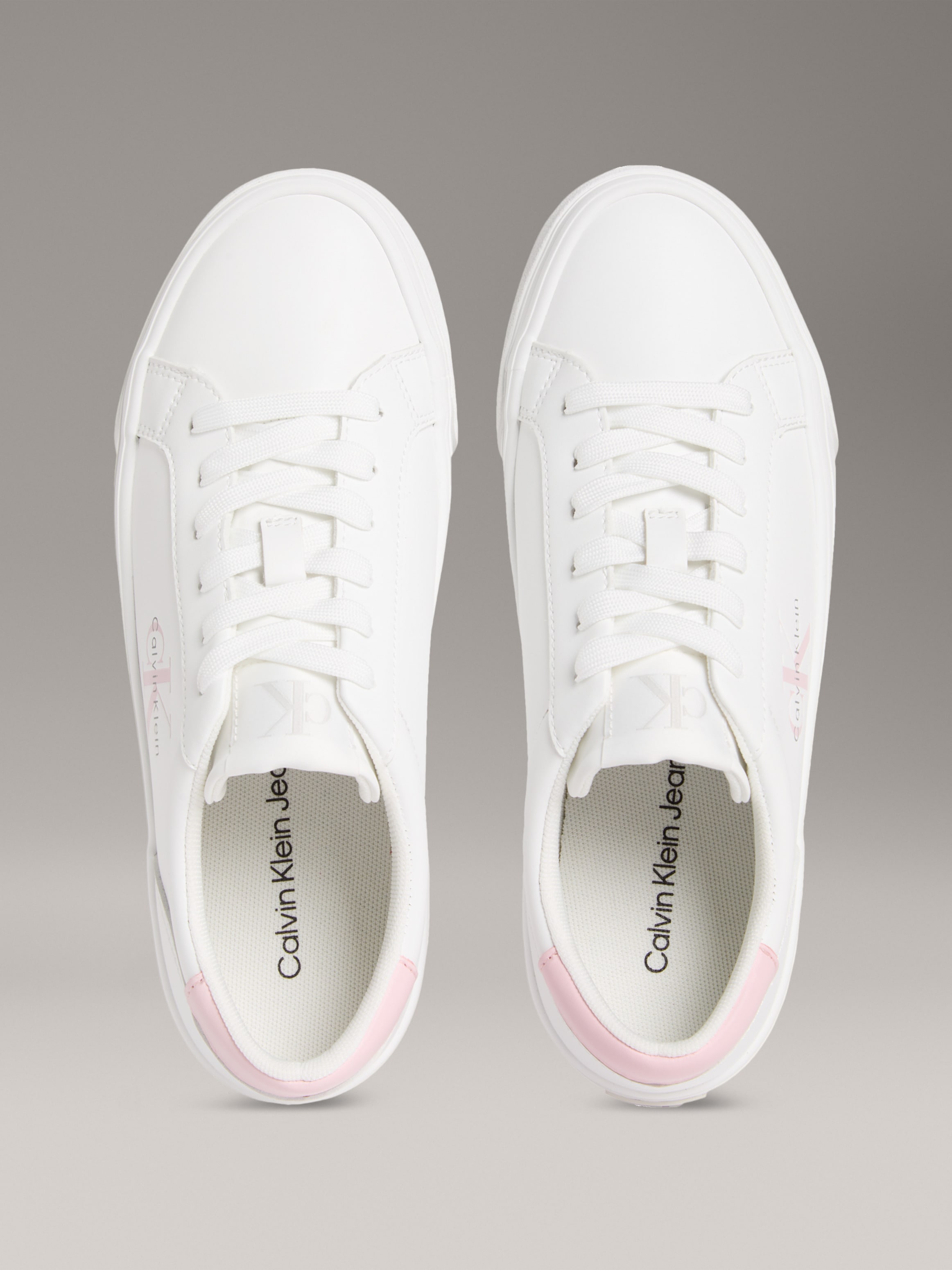 Calvin Klein Jeans Plateausneaker »VULC FLATF LTH LOGO TAG«, Schnürschuh, Halbschuh, Freizeitsneaker mit softem Schaftrand