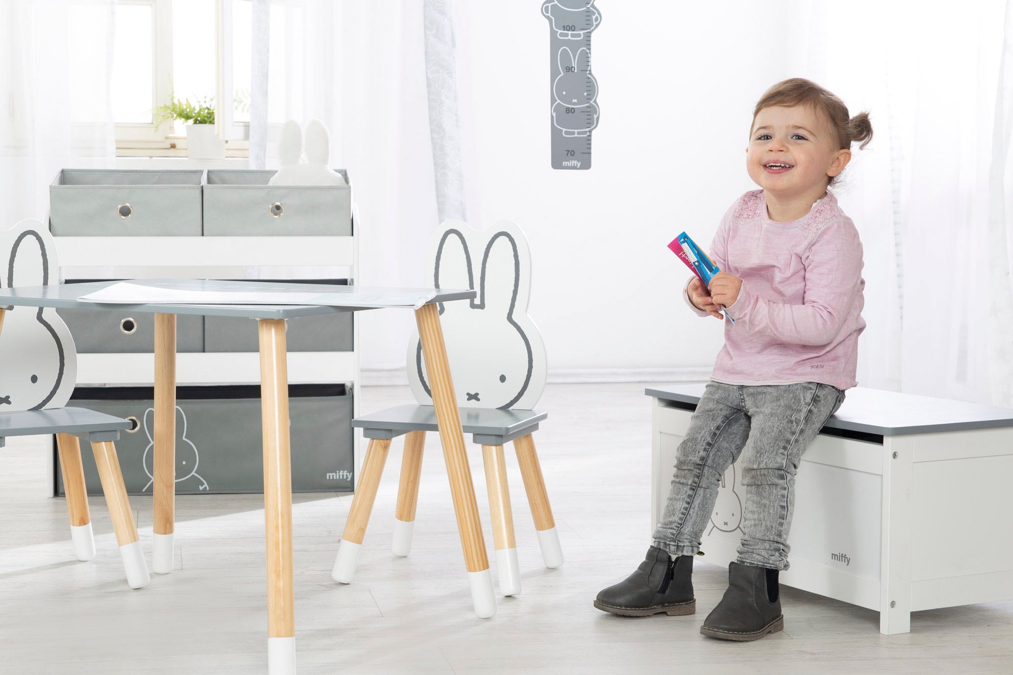 roba® Kinderregal »miffy®, grau«, inklusive 5 Stoffboxen in 2 Größen