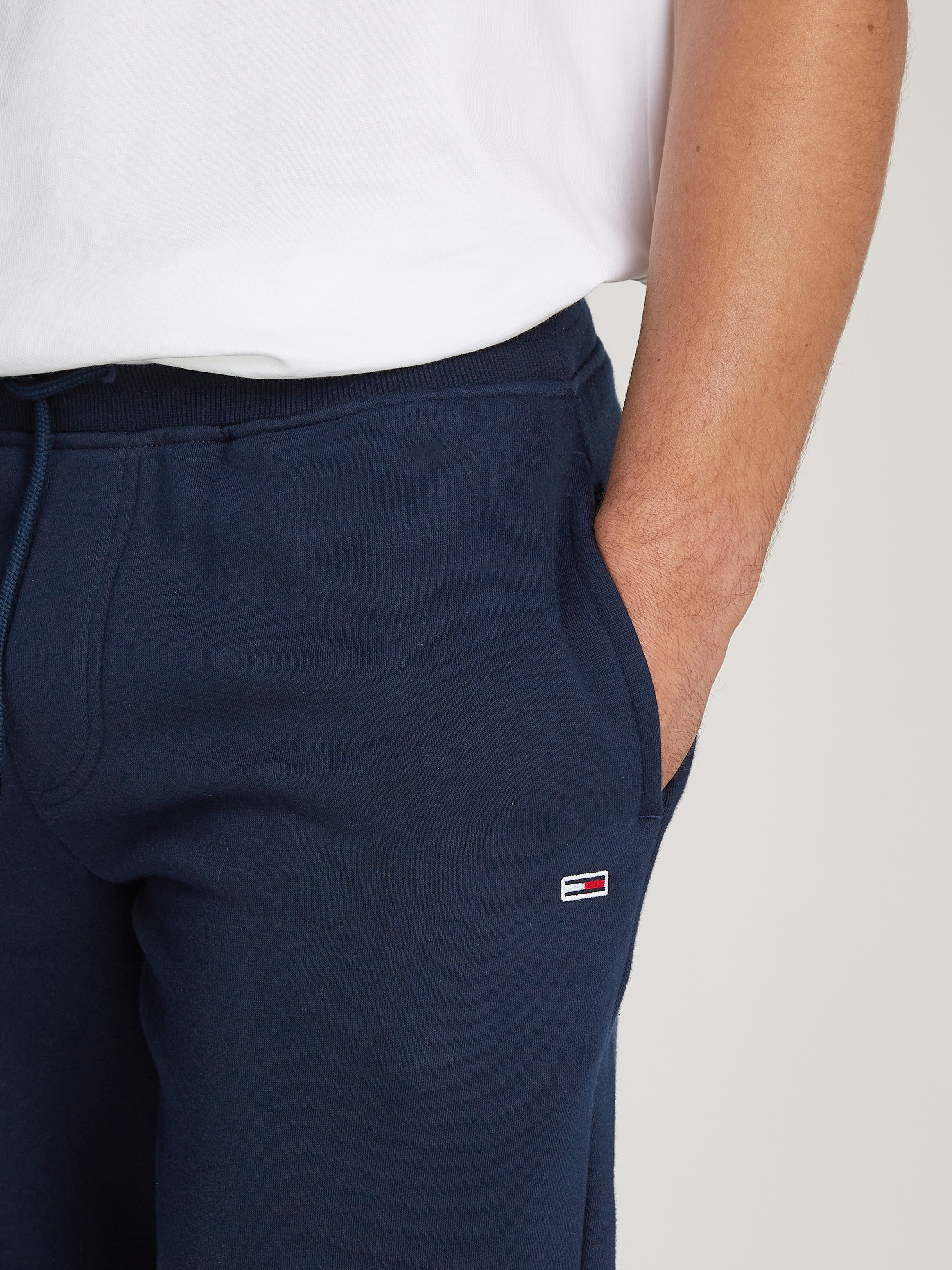 Tommy Jeans Sweathose »TJM SLIM S FLAG SWEATPANT«, Mit Kordelzug