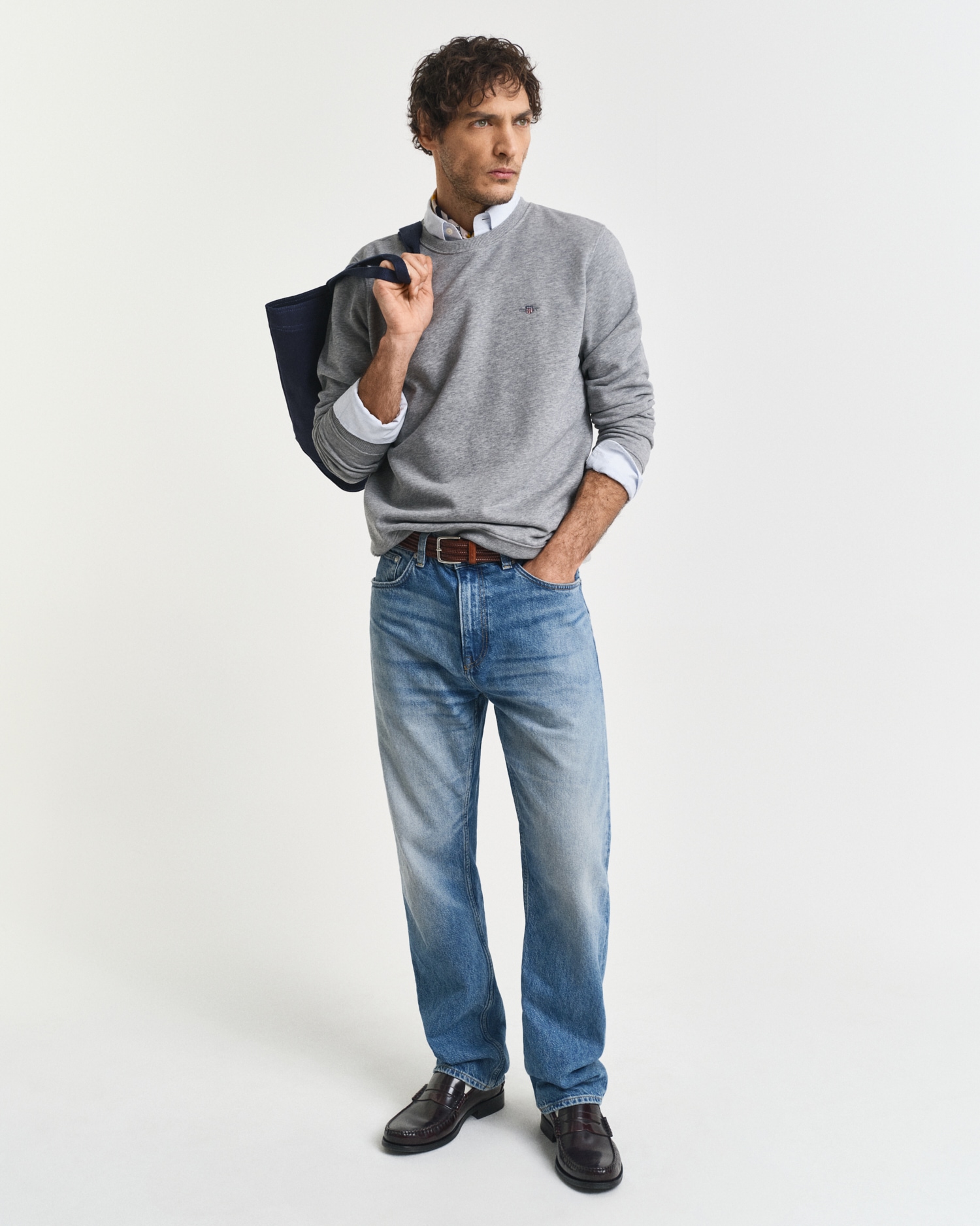 Gant Sweatshirt »REG SHIELD C-NECK SWEAT«, mit Logostickerei auf der Brust
