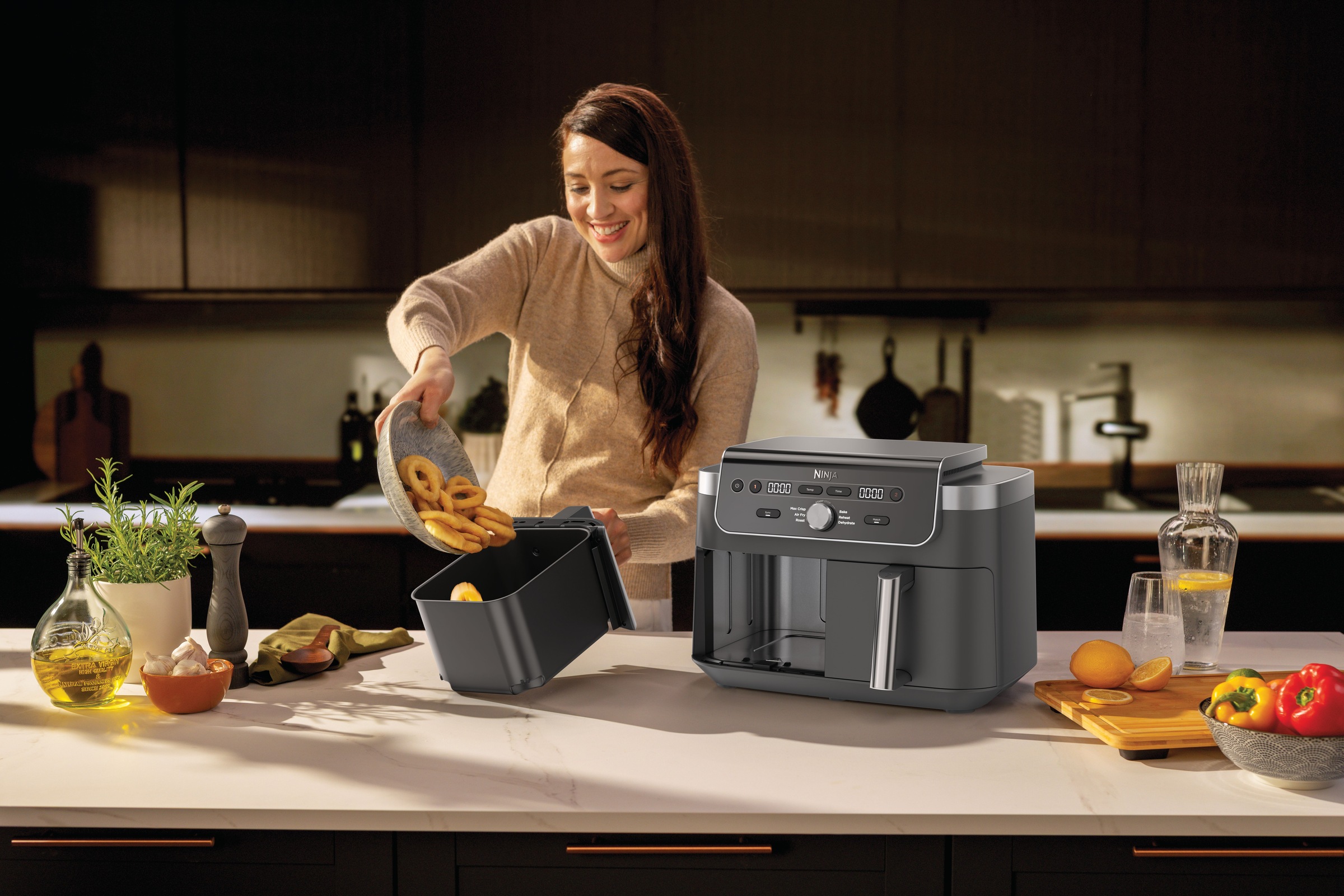 NINJA Heißluftfritteuse 2470 W mit 9,5 l Fassungsvermögen