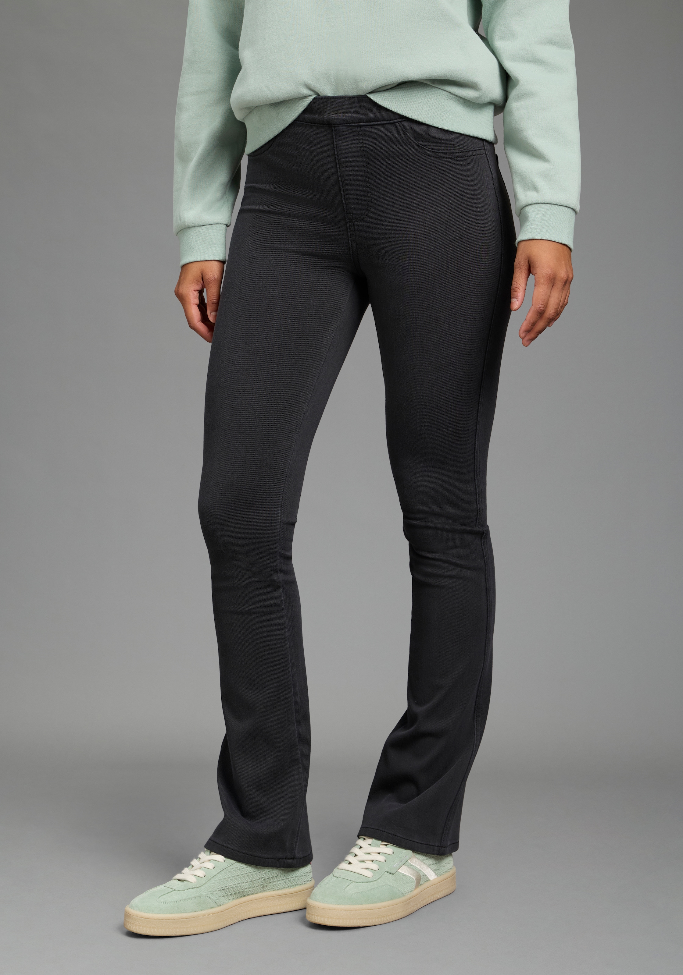 Arizona Jeansjeggings "im 4 Way Stretch, Quer- und Längselastisch, Bootcut" sehr schmale Passform, Bootcut-Beinform, normale Leibhöhe