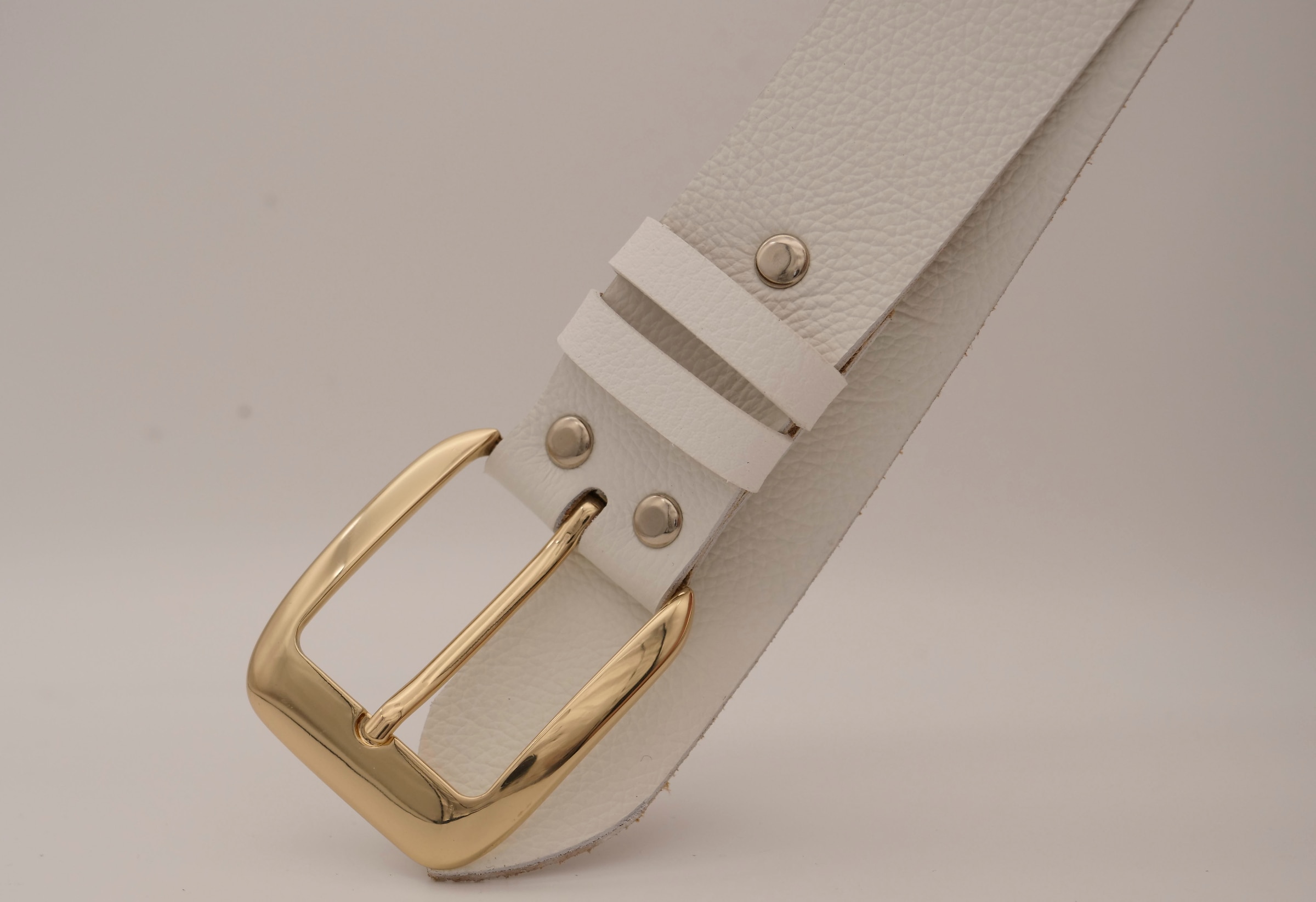 AnnaMatoni Odinis diržas su goldener Schließe