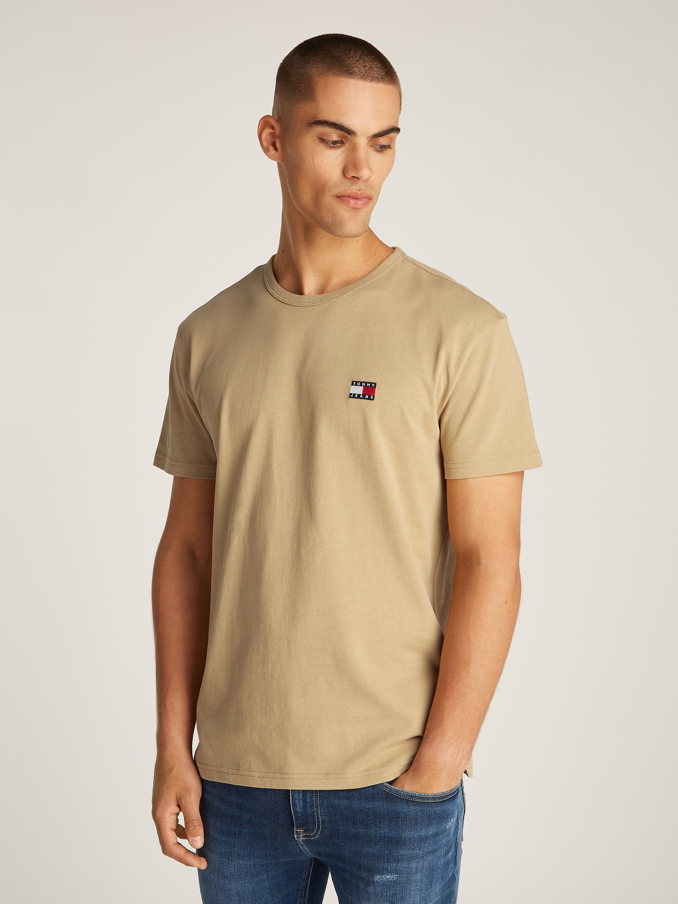 T-Shirt »TJM REG BADGE TEE EXT«, mit Logostickerei