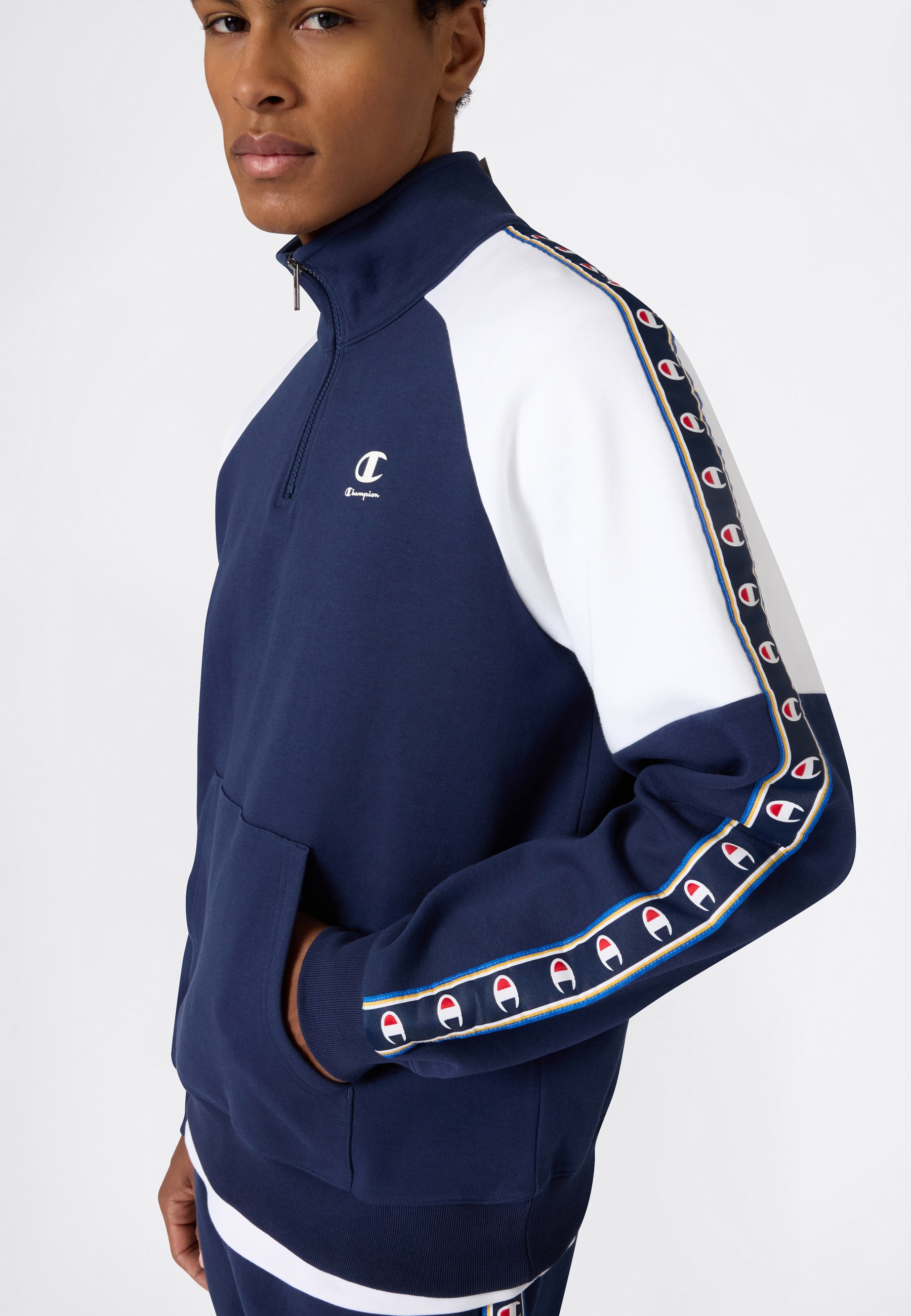 Champion Sweatshirt "Sports-inspired Interlock Half Zip Sweatshirt with Tape detailing", mit Reißverschluss, aus Baumwolle und Polyester, komfortabler Schnitt