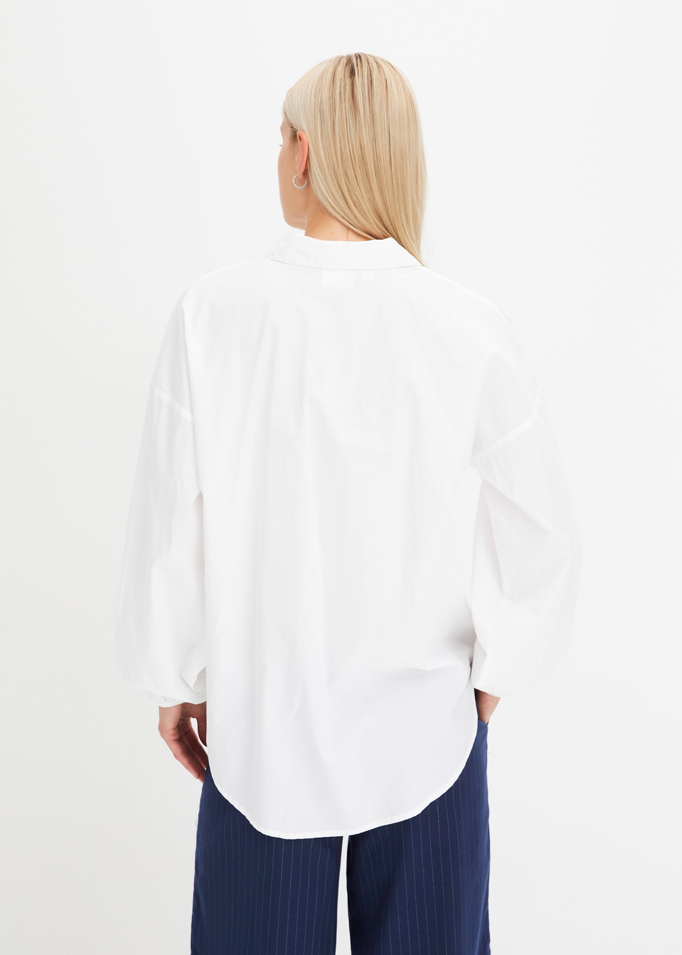 Thumbnail - bonprix Langarmbluse "Oversize-Bluse aus reiner Baumwolle" Oversize-Passform, mit V-Ausschnitt, aus Baumwolle