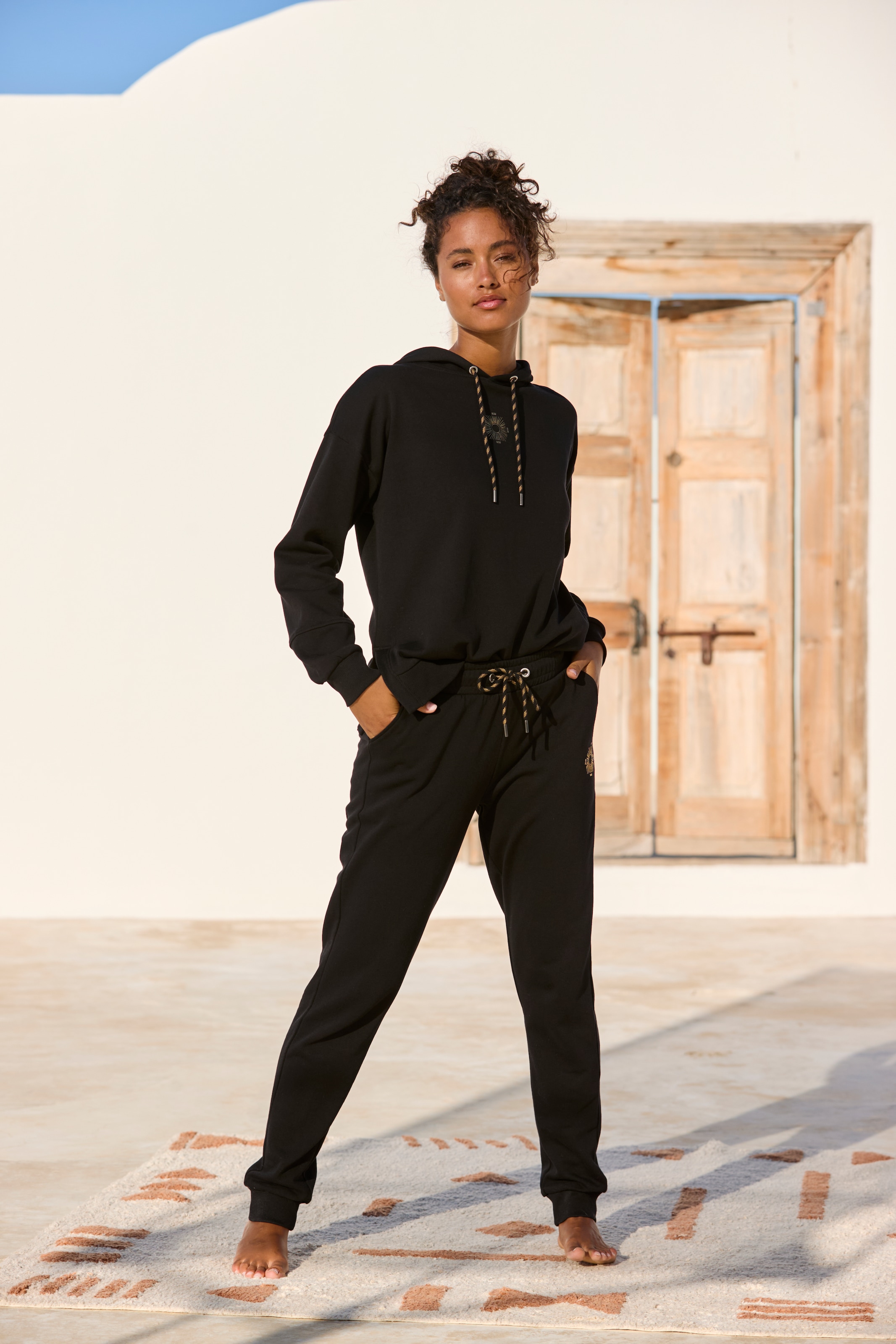 Buffalo Sweathose, Loungehose mit seitlichen Taschen und kleinem Druck, Loungewear